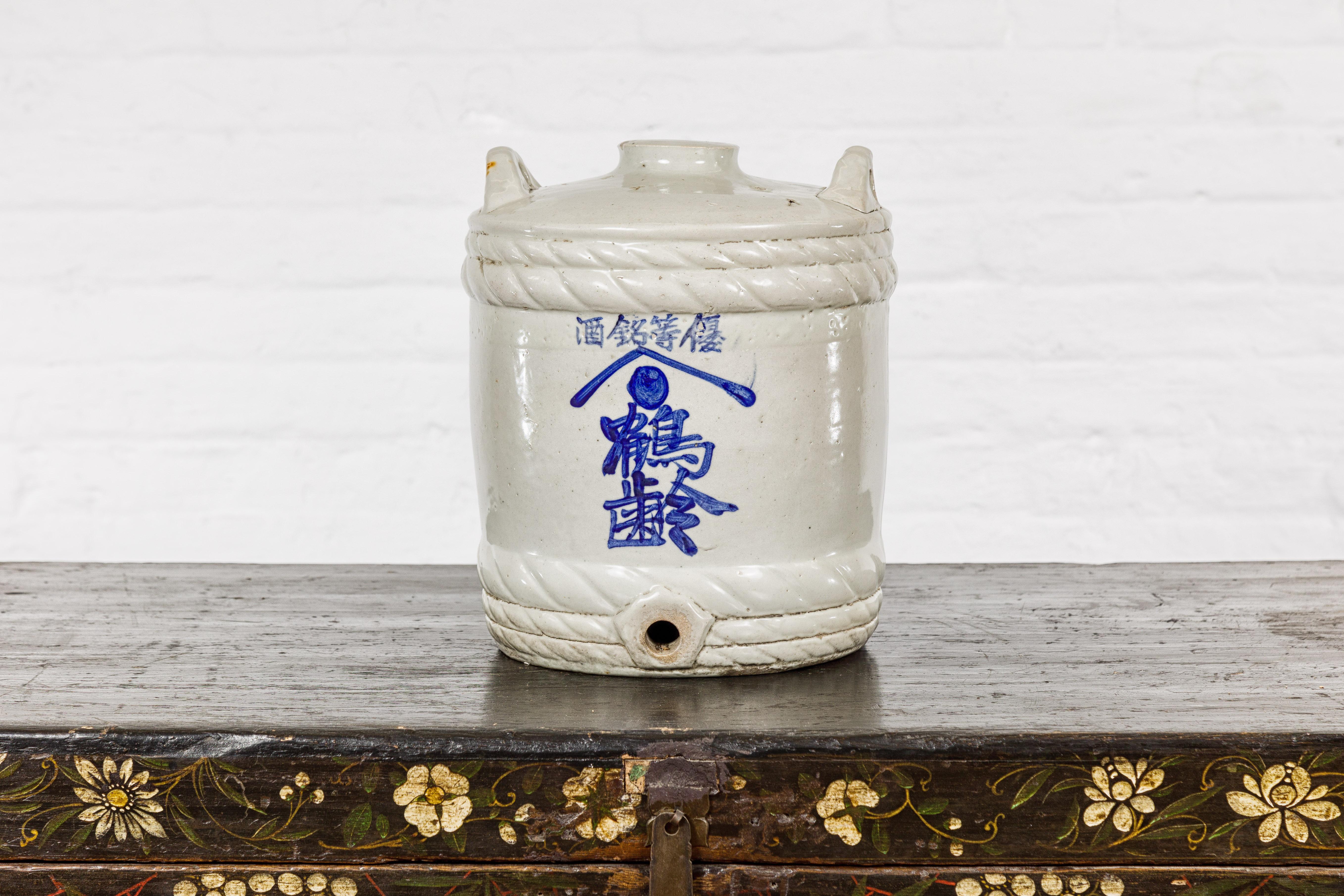 Japanese Meiji Period 19th Century Barrel Shaped Sake Jar with Calligraphy In Good Condition For Sale In Yonkers, NY