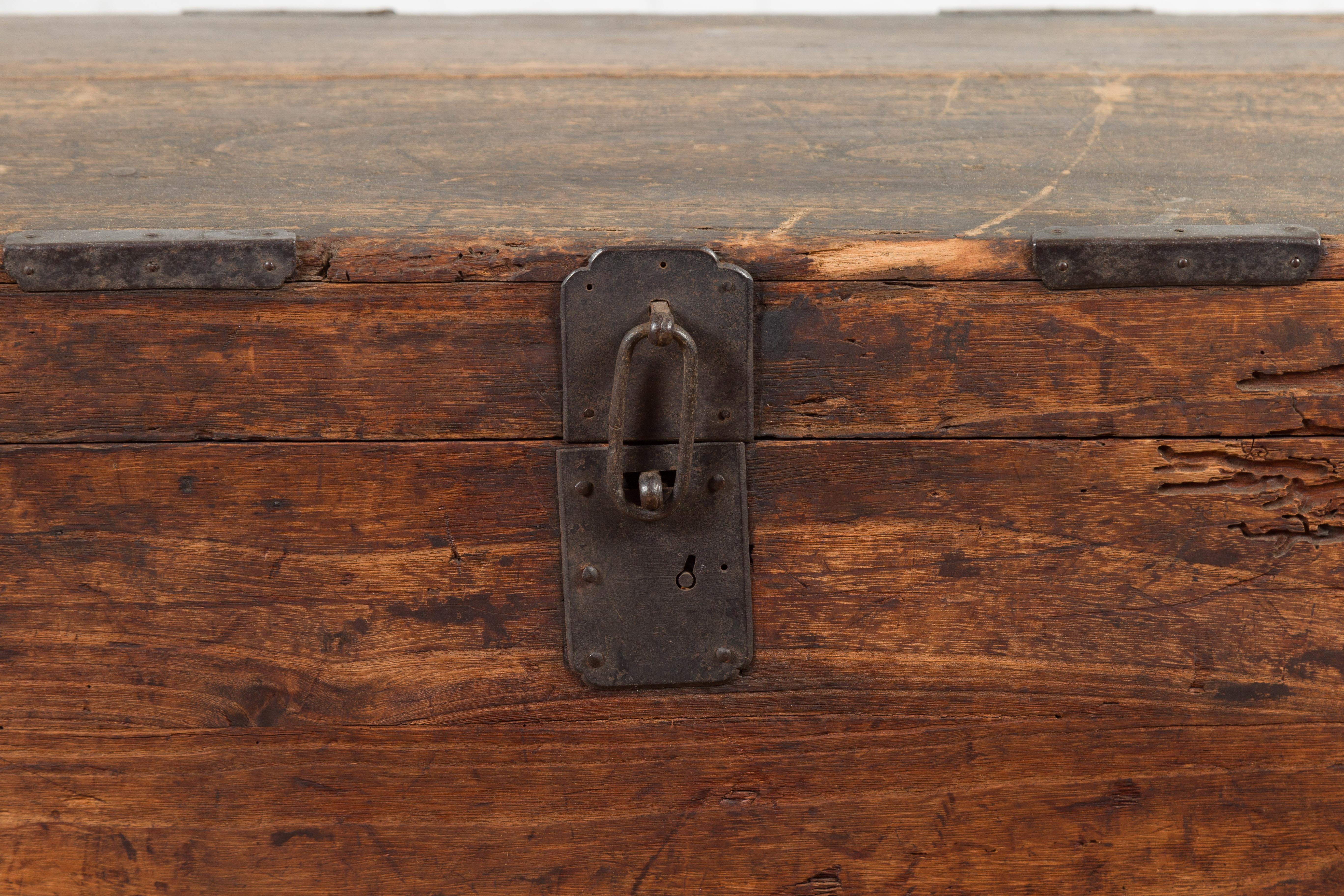 Japanese Meiji Period 19th Century Blanket Chest with Iron Hardware and Patina For Sale 7