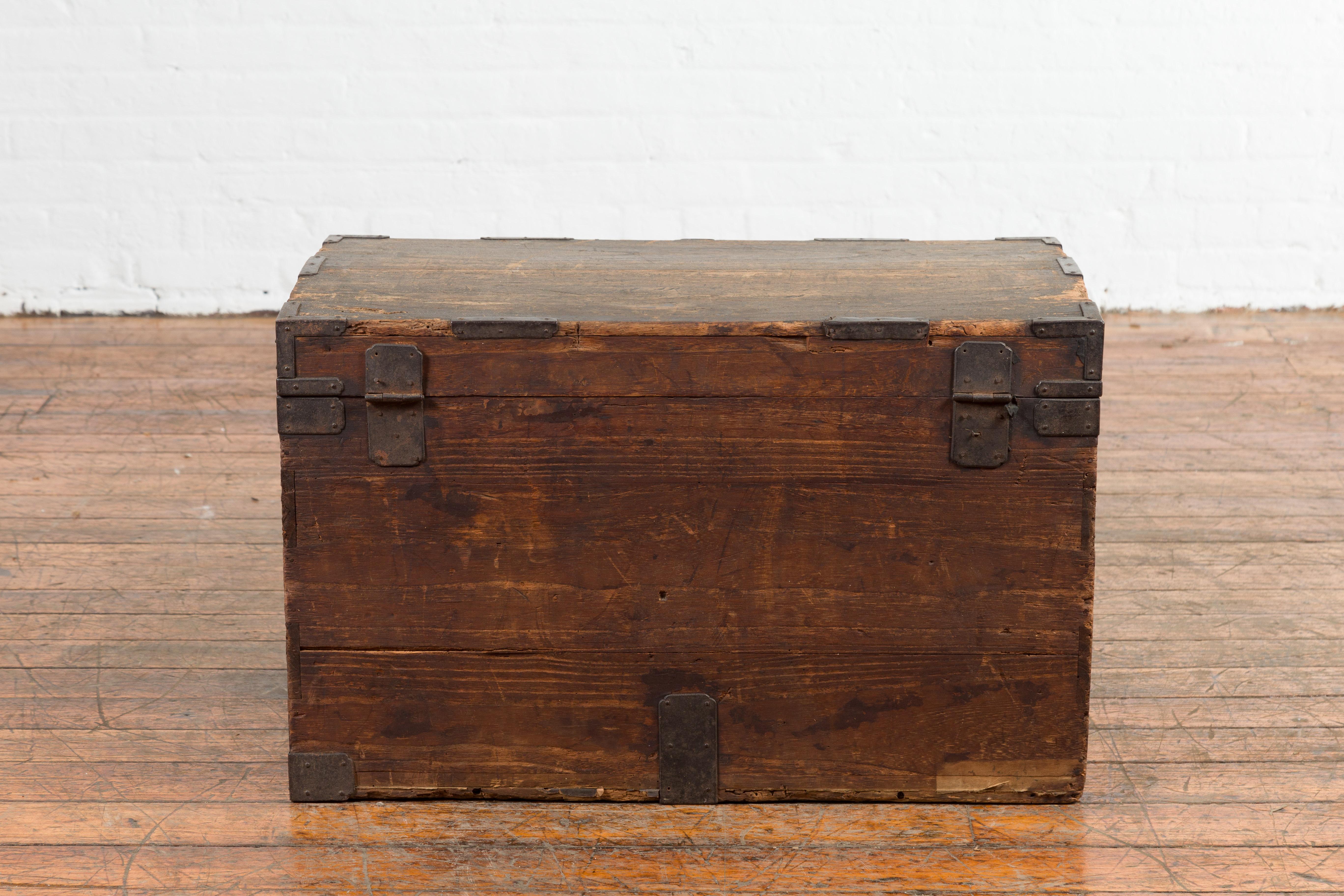 Japanese Meiji Period 19th Century Blanket Chest with Iron Hardware and Patina For Sale 10