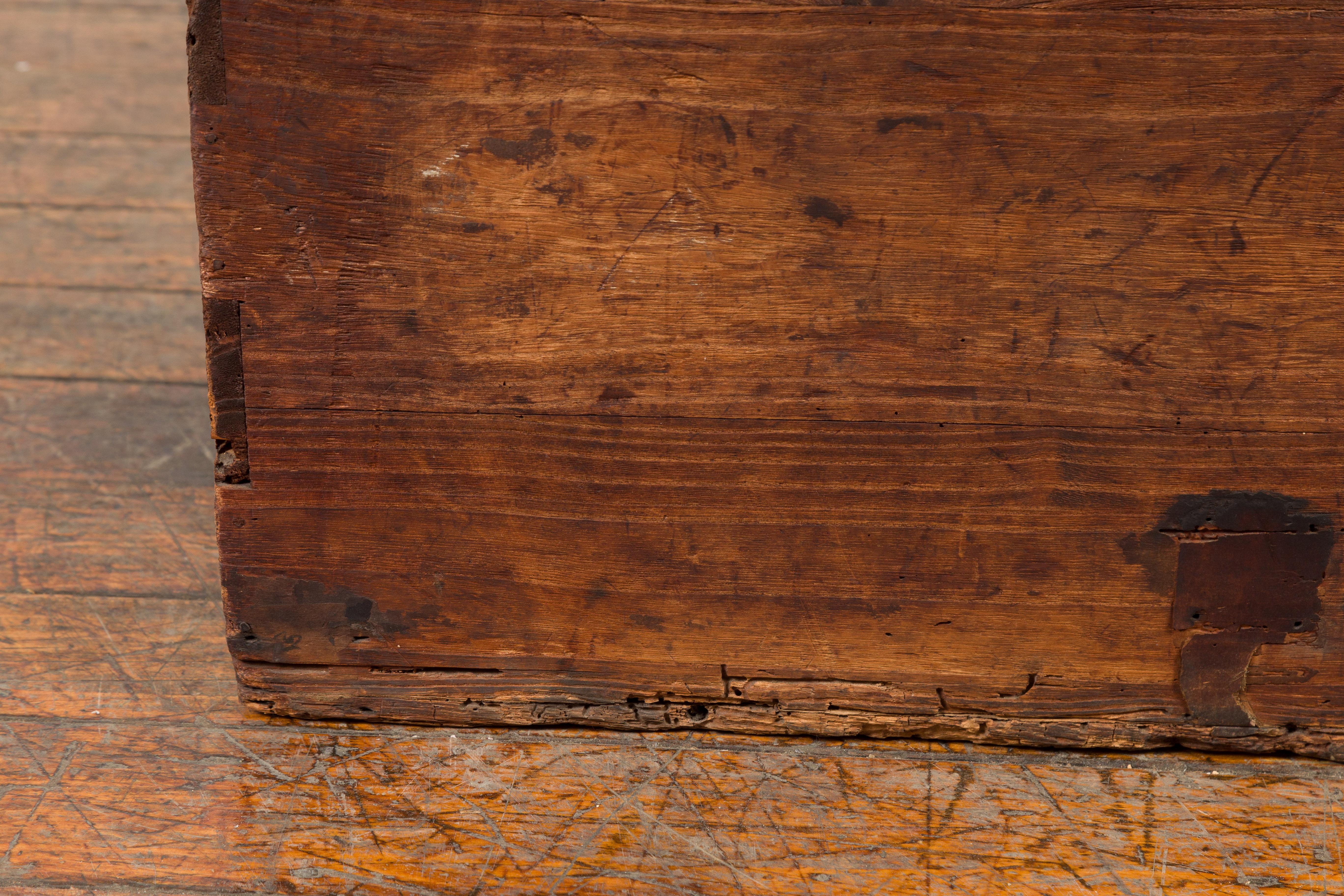 Japanese Meiji Period 19th Century Blanket Chest with Iron Hardware and Patina For Sale 4