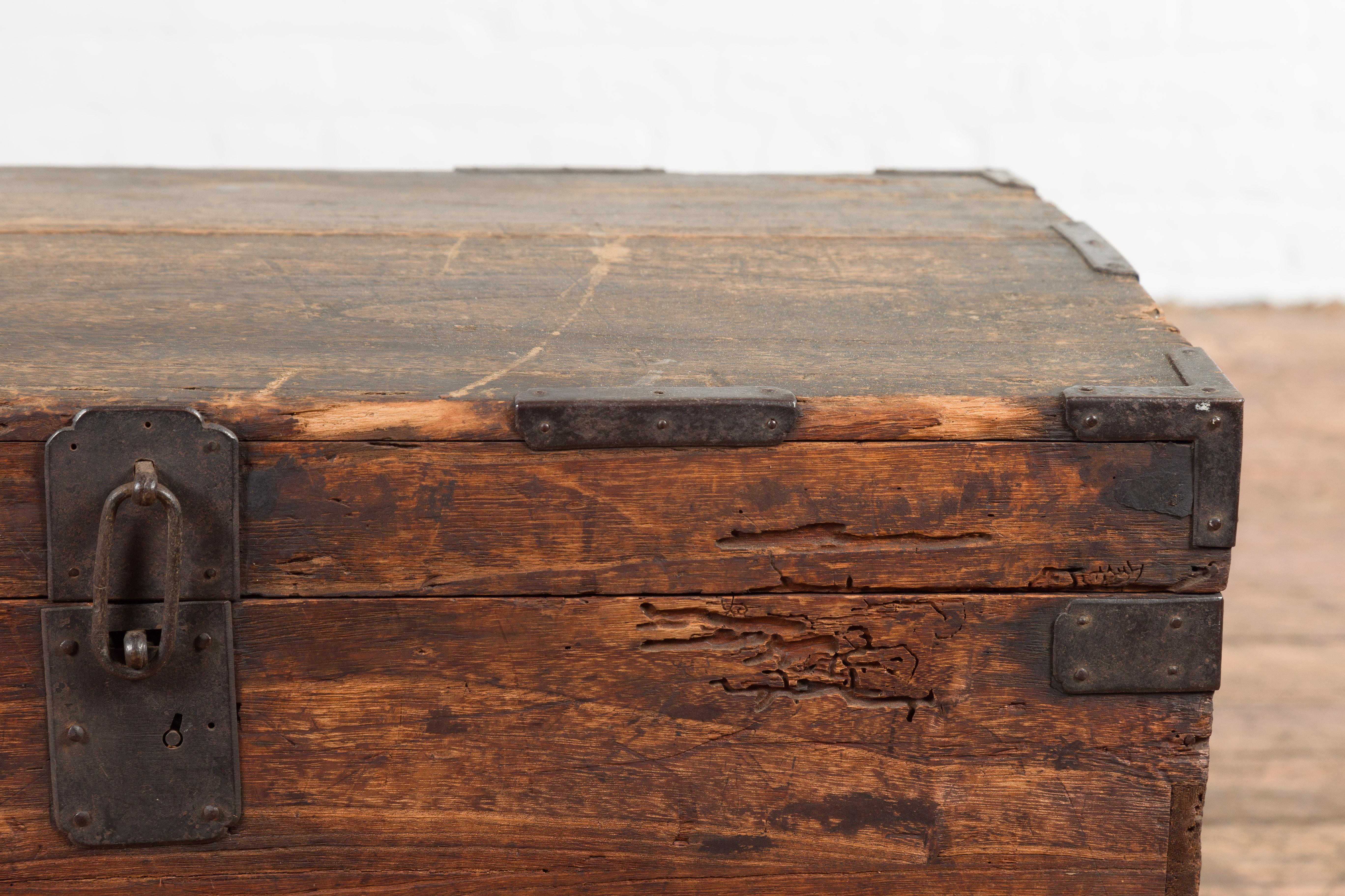 Japanese Meiji Period 19th Century Blanket Chest with Iron Hardware and Patina For Sale 5