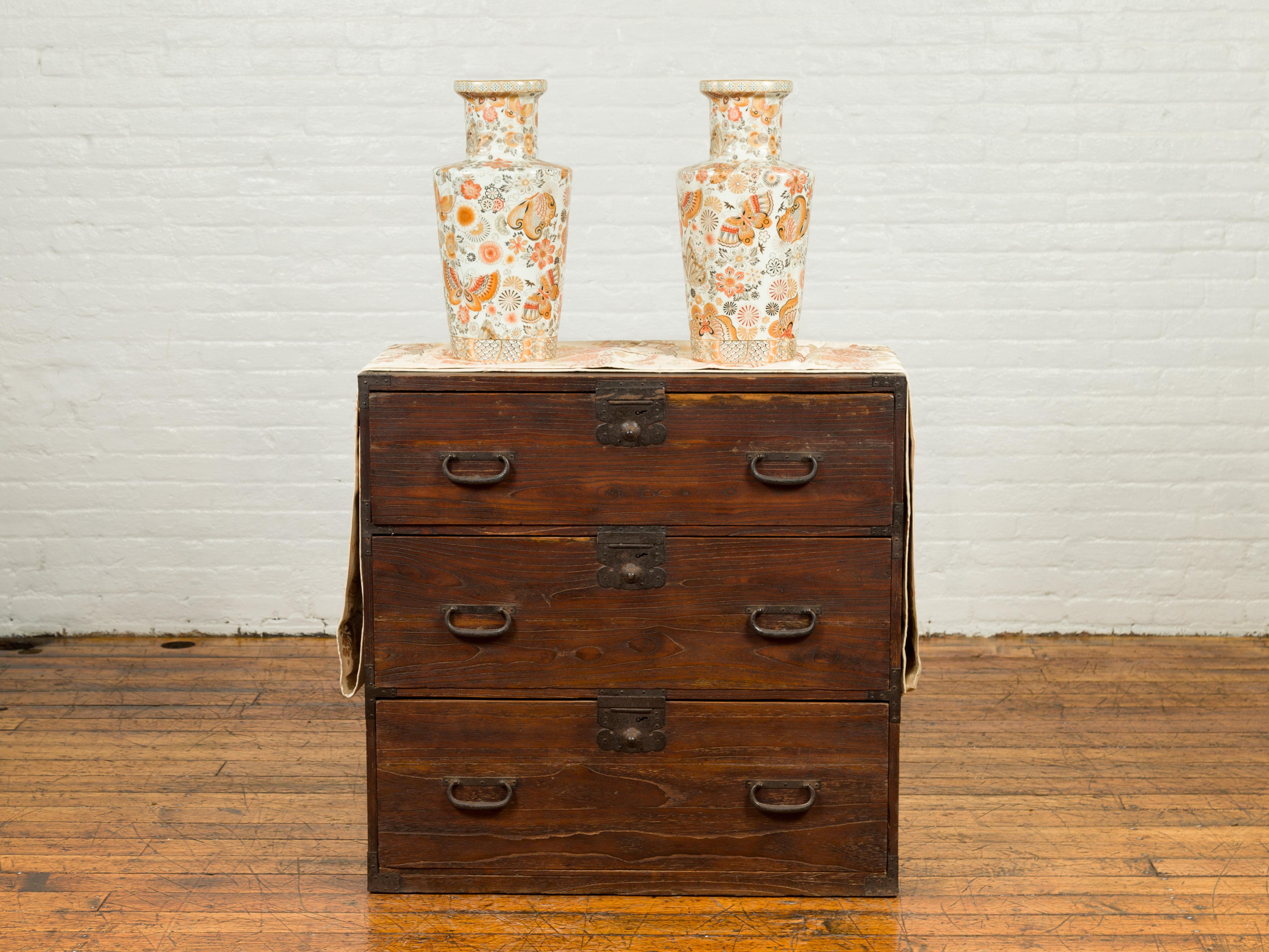 Japanese Meiji Period 19th Century Keyaki Wood Tansu Three-Drawer Clothing Chest In Good Condition In Yonkers, NY