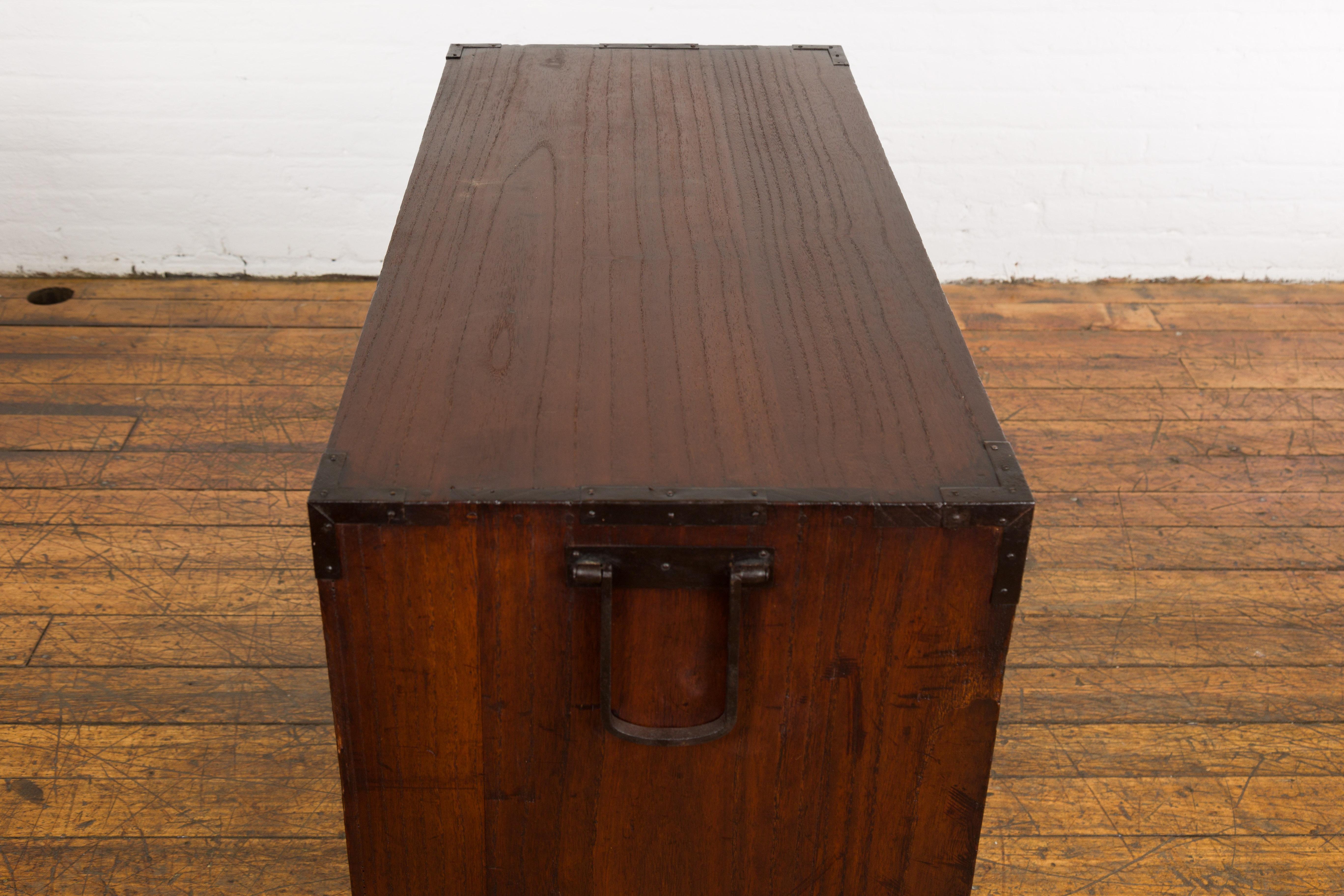 Japanese Meiji Period 19th Century Tansu Chest with Sliding Chest and Drawers For Sale 11