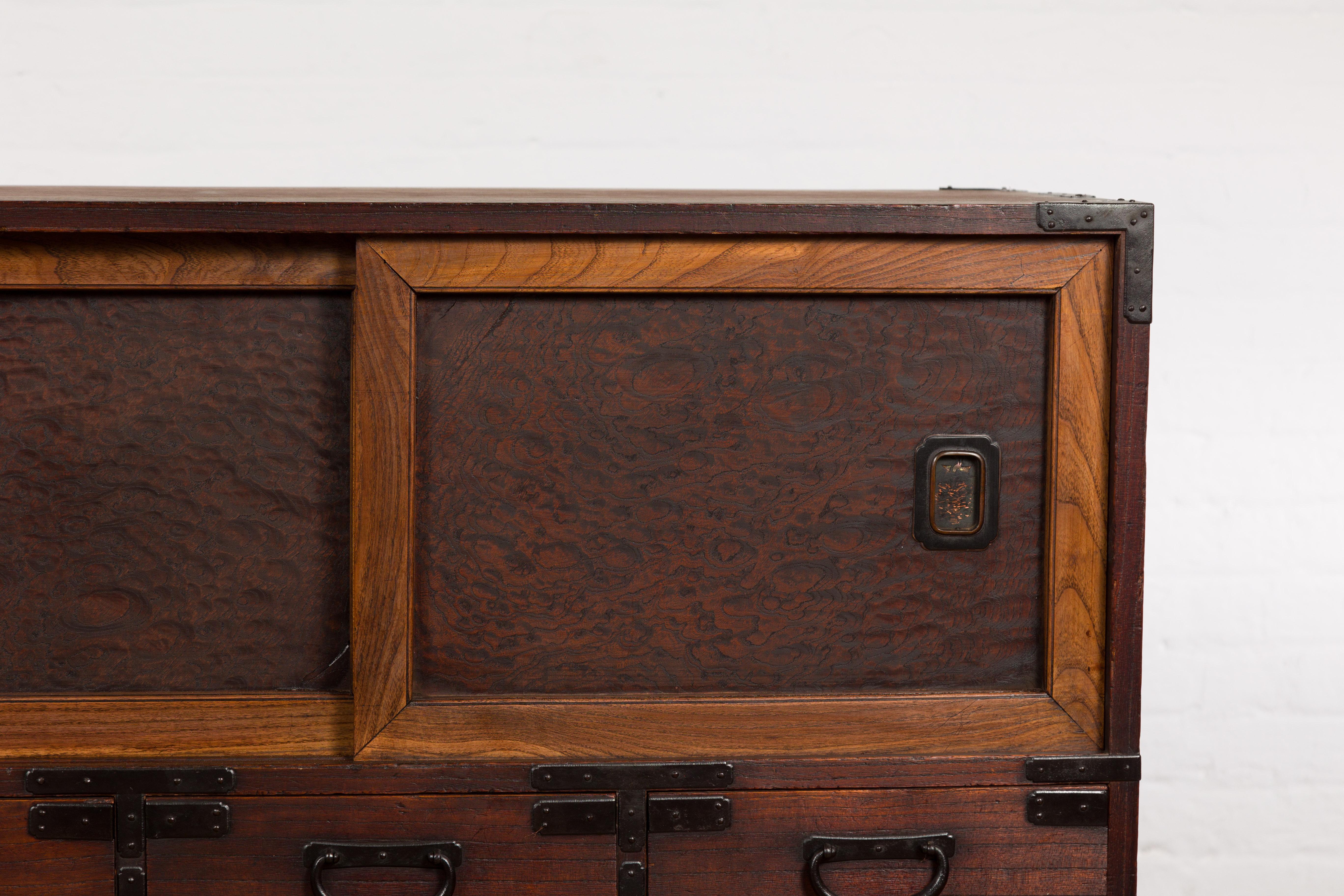 Japanese Meiji Period 19th Century Tansu Chest with Sliding Chest and Drawers For Sale 4