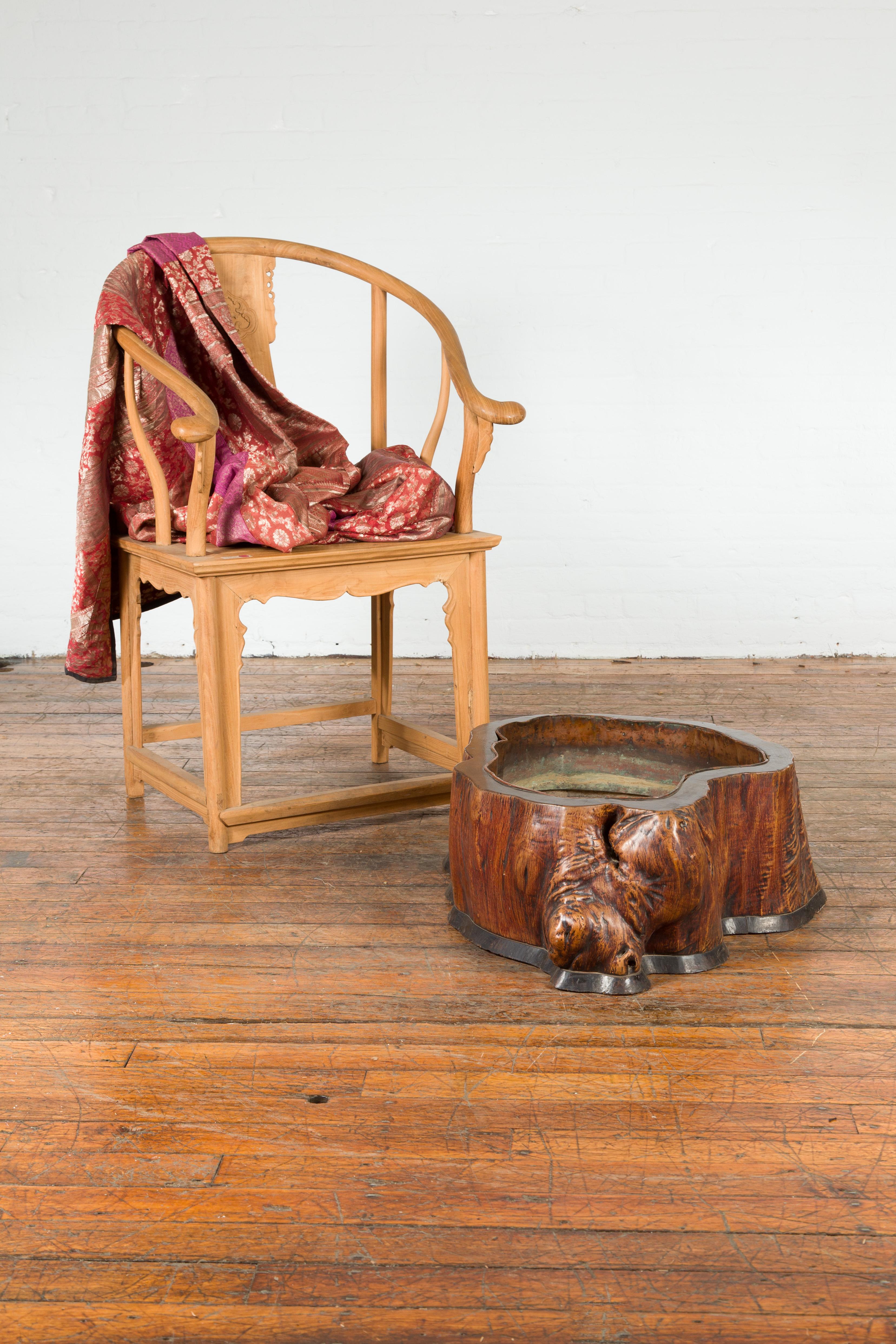 A Japanese Meiji period hibachi from the 19th century made from a tree trunk, with copper lining. Used for cooking or warming sake or tea, this 19th century Japanese hibachi charms our eyes with its rustic appearance. Made from the root of a tree