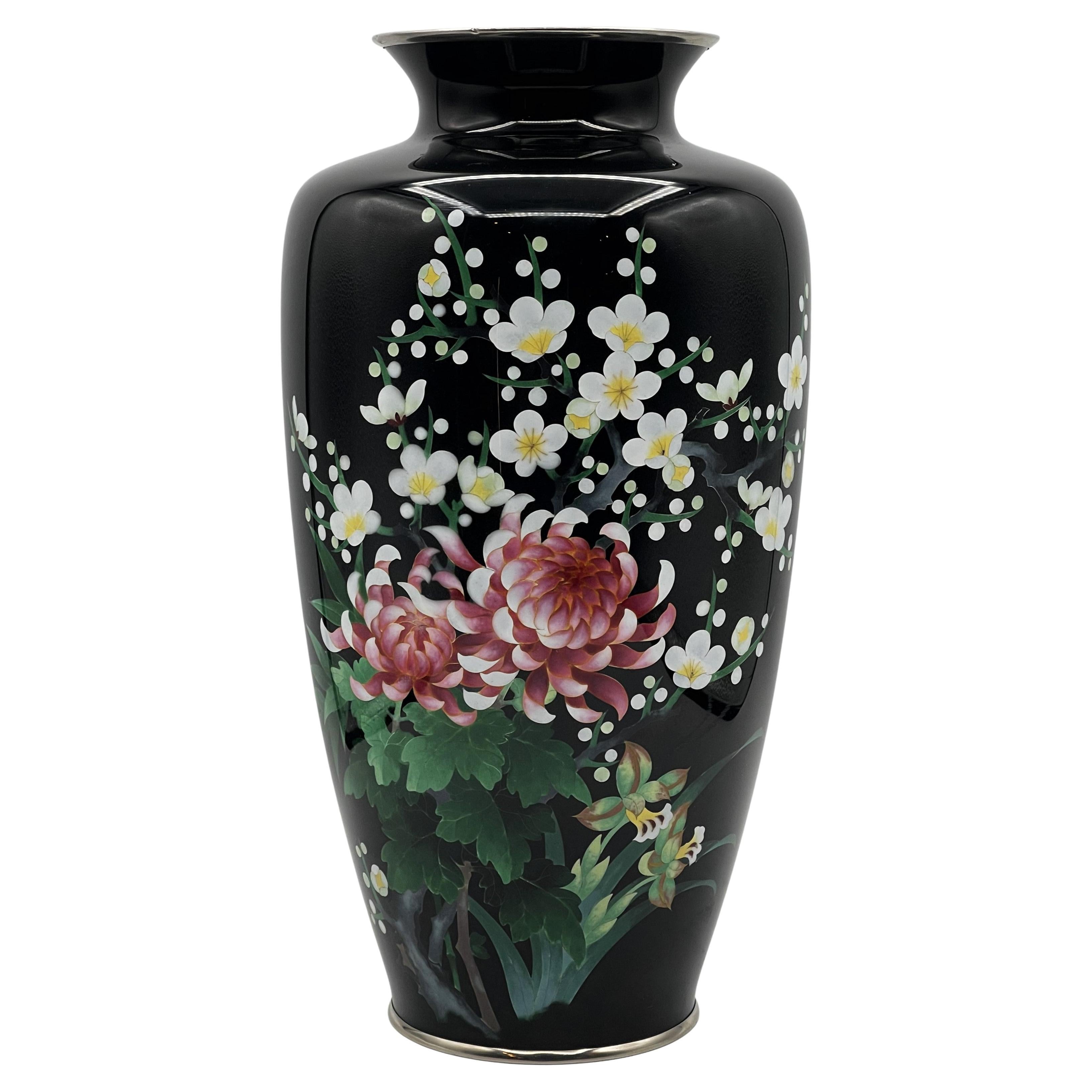 Vase japonais de la période Meiji en émail cloisonné noir à motif de larmes inversées, vers 1890 1890 en vente