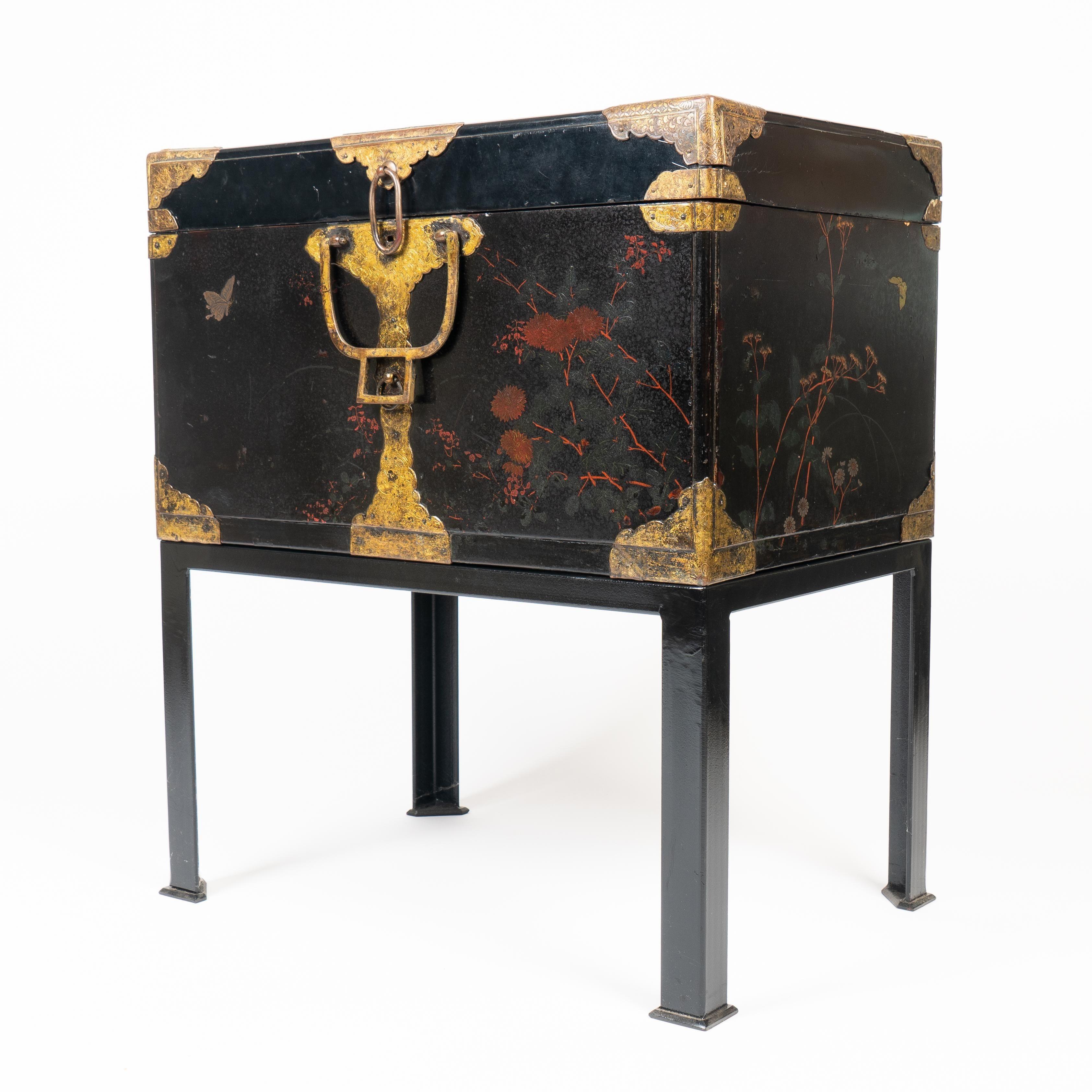 Japanese Meiji Period Black Lacquered Trunk on Stand For Sale 3