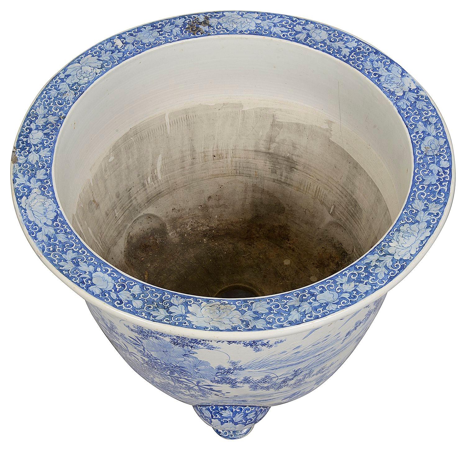 Japanese Meiji period Blue and White Jardiniere. In Good Condition In Brighton, Sussex