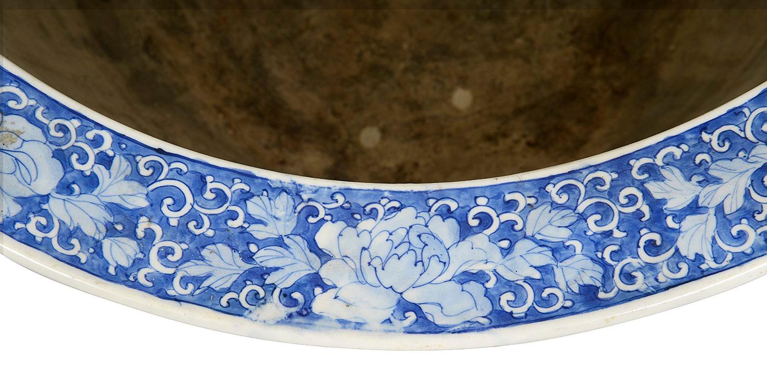 Japanese Meiji period Blue and White Jardiniere. 2