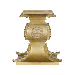 Japanischer Kerzenhalter aus Messing aus der japanischen Meiji-Periode mit Schnörkeln und Medaillons