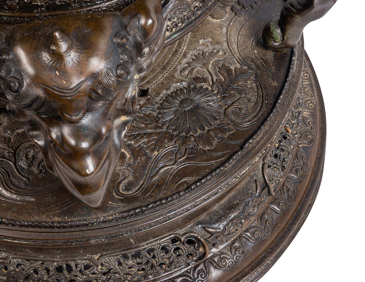 Japanese Meiji period bronze censor. For Sale 3