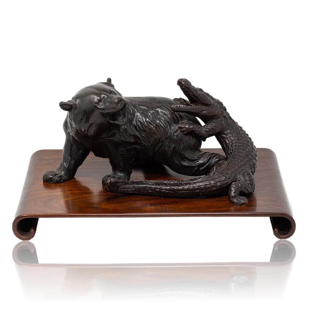 Hand-Carved Japanese Meiji Period Bronze Group Bear & Alligator by Yoshimitsu For Sale