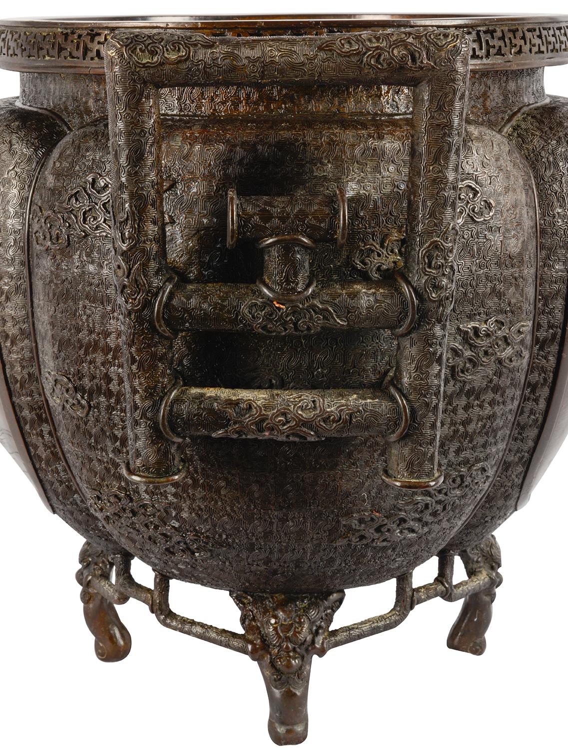 Japanese Meiji Period Bronze Jardinière, 19th Century 1