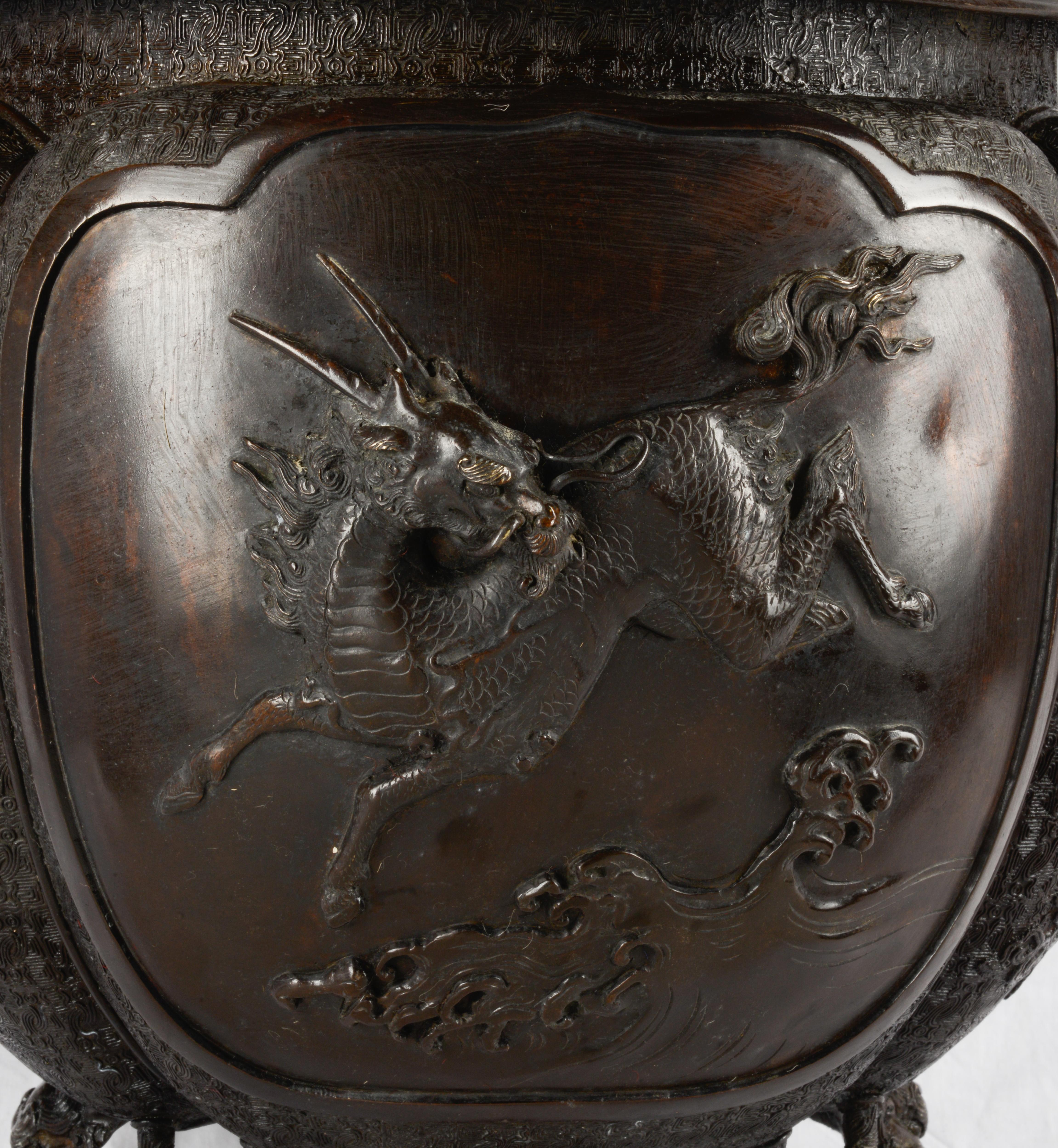 Japanese Meiji Period Bronze Jardinière, 19th Century 2