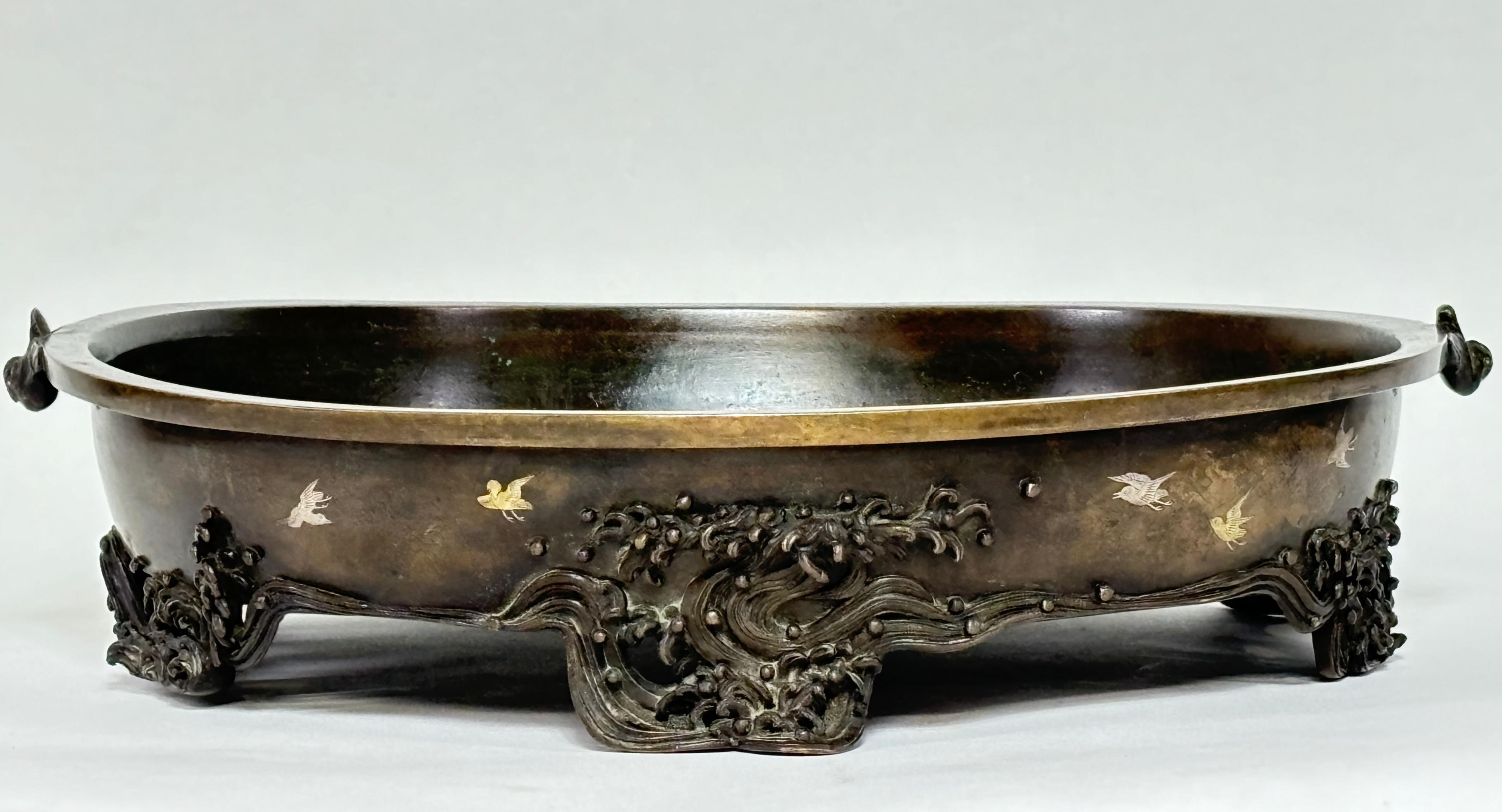 Japanese Meiji Period Bronze Suiban Ikebana Planter Bowl with Inlay In Good Condition For Sale In San Francisco, CA