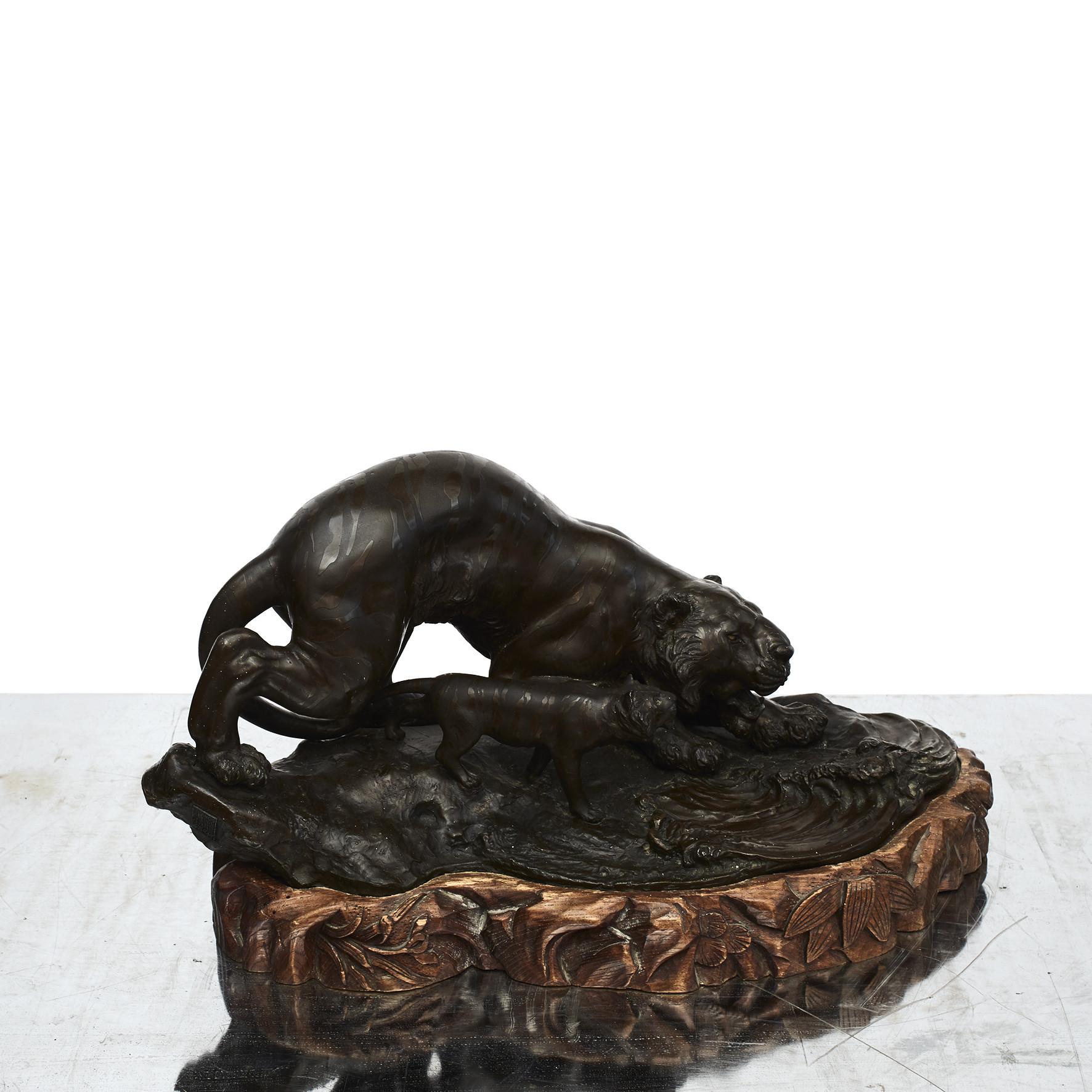 Japanese Meiji Period Bronze Tiger with Cub For Sale 4
