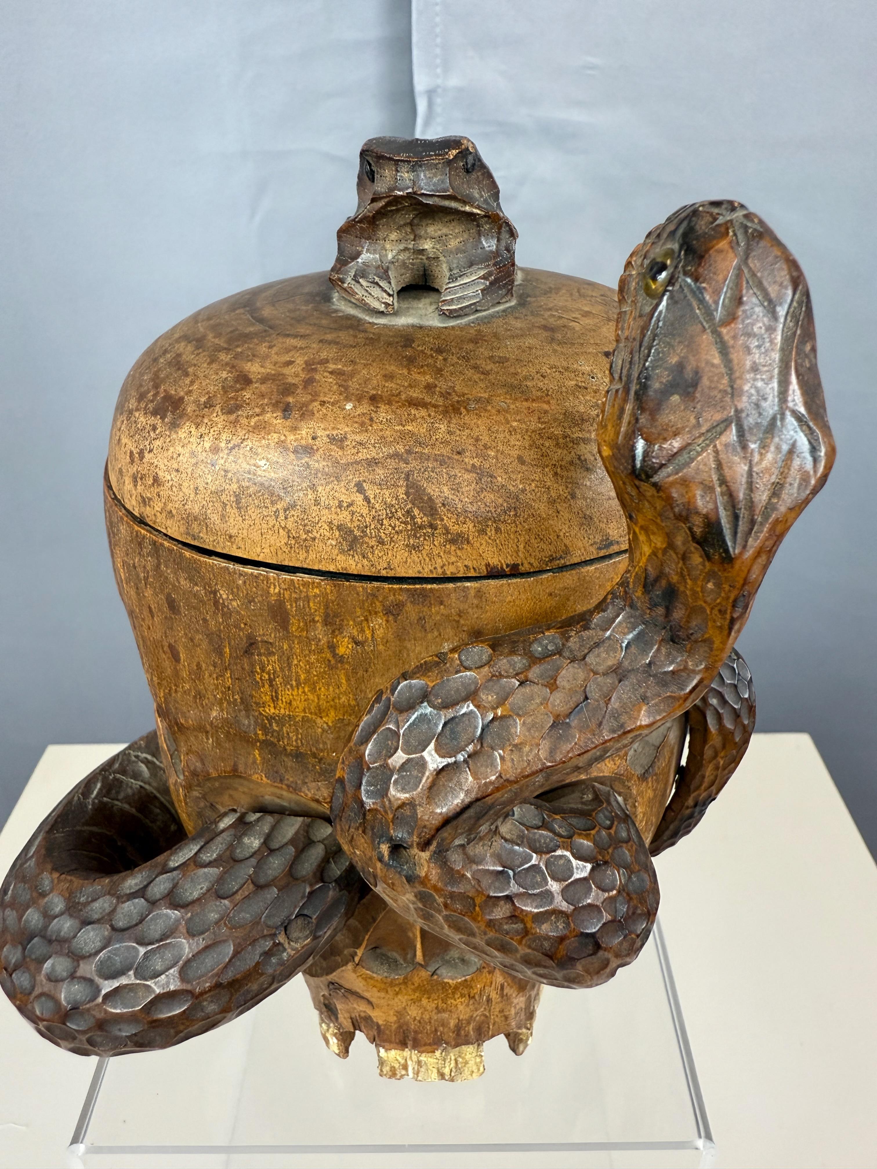 Japanese Meiji Period Carved Wood Skull and Snake Tobacco Humidor, Late 19th C. For Sale 4