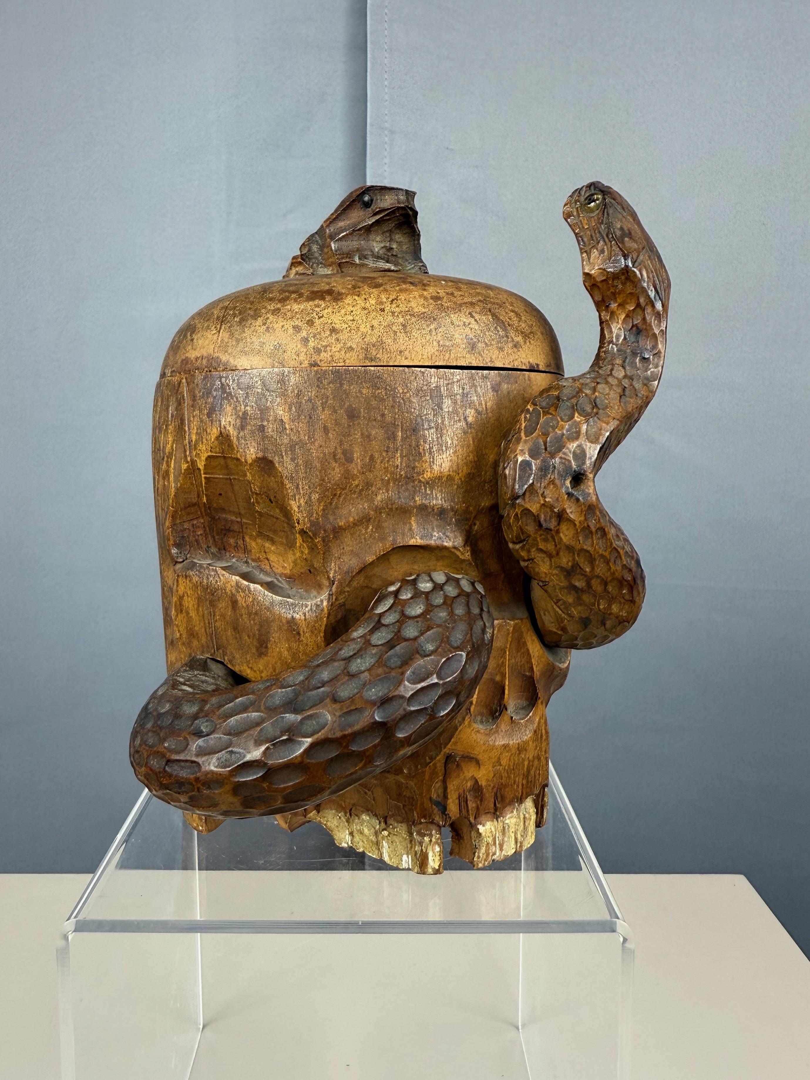 Japanese Meiji Period Carved Wood Skull and Snake Tobacco Humidor, Late 19th C. For Sale 3