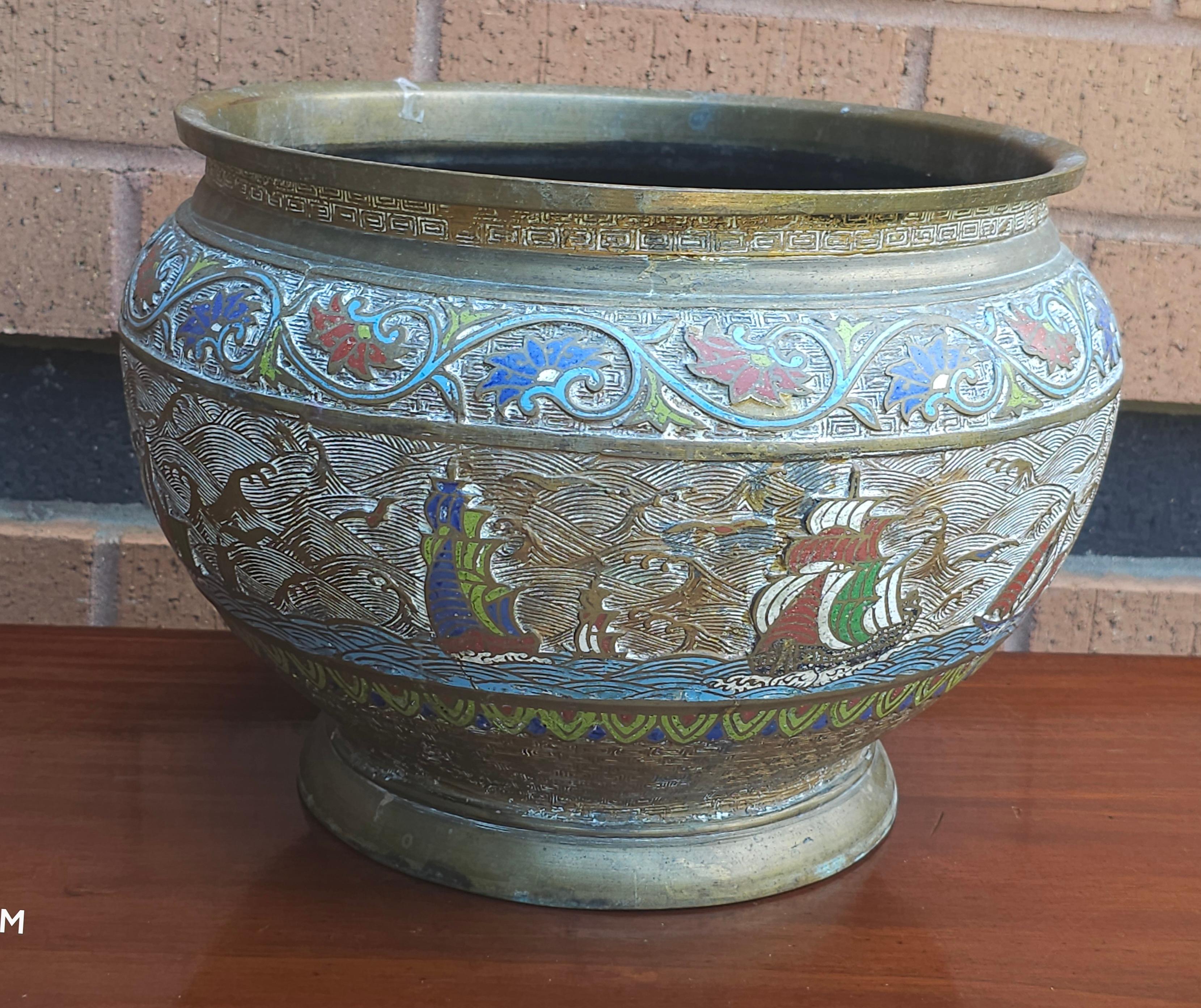 Champlevé Jardinière japonaise de la période Meiji en bronze émaillé champlevé, vers 1870 en vente