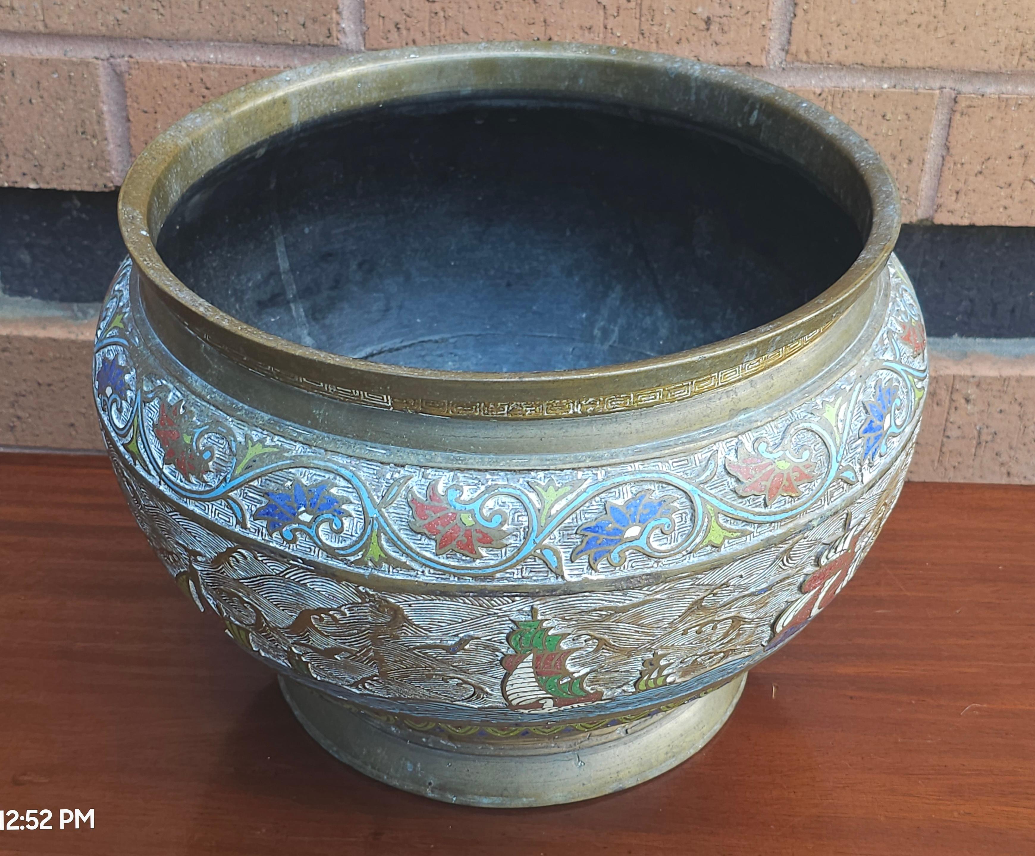 Jardinière japonaise de la période Meiji en bronze émaillé champlevé, vers 1870 Bon état - En vente à Germantown, MD