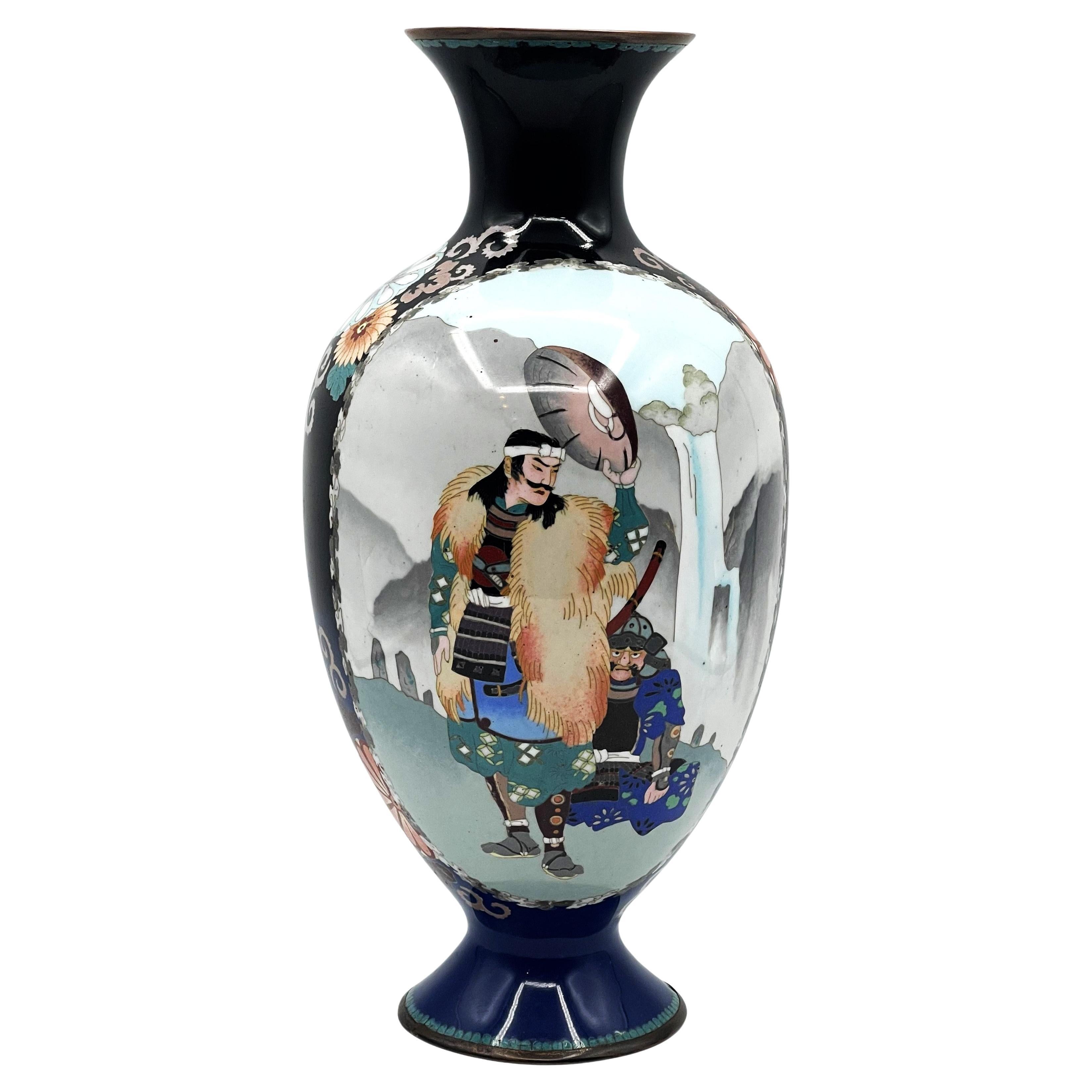 Vase cloisonné japonais de la période Meiji à motif de samouraï et de fleurs, vers 1890 1890