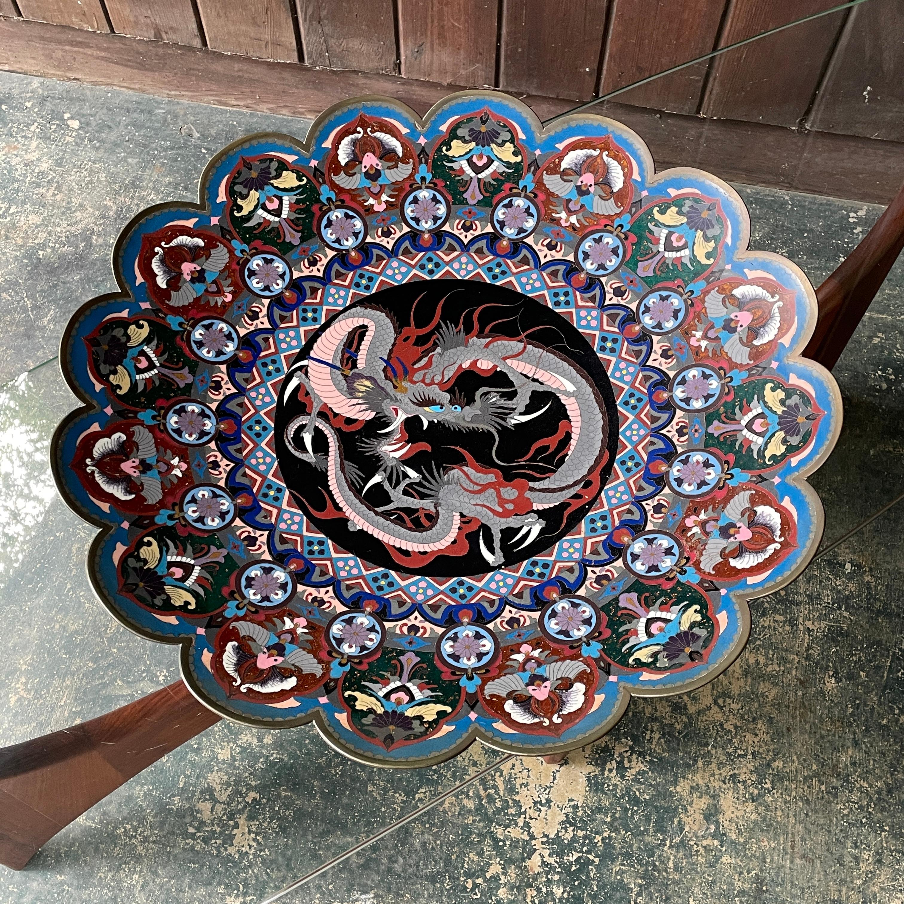 Anglo-japonais Plaque d'art mural pour chargeur XL en cloisonné de la période Meiji Dragon asiatique en émail en vente