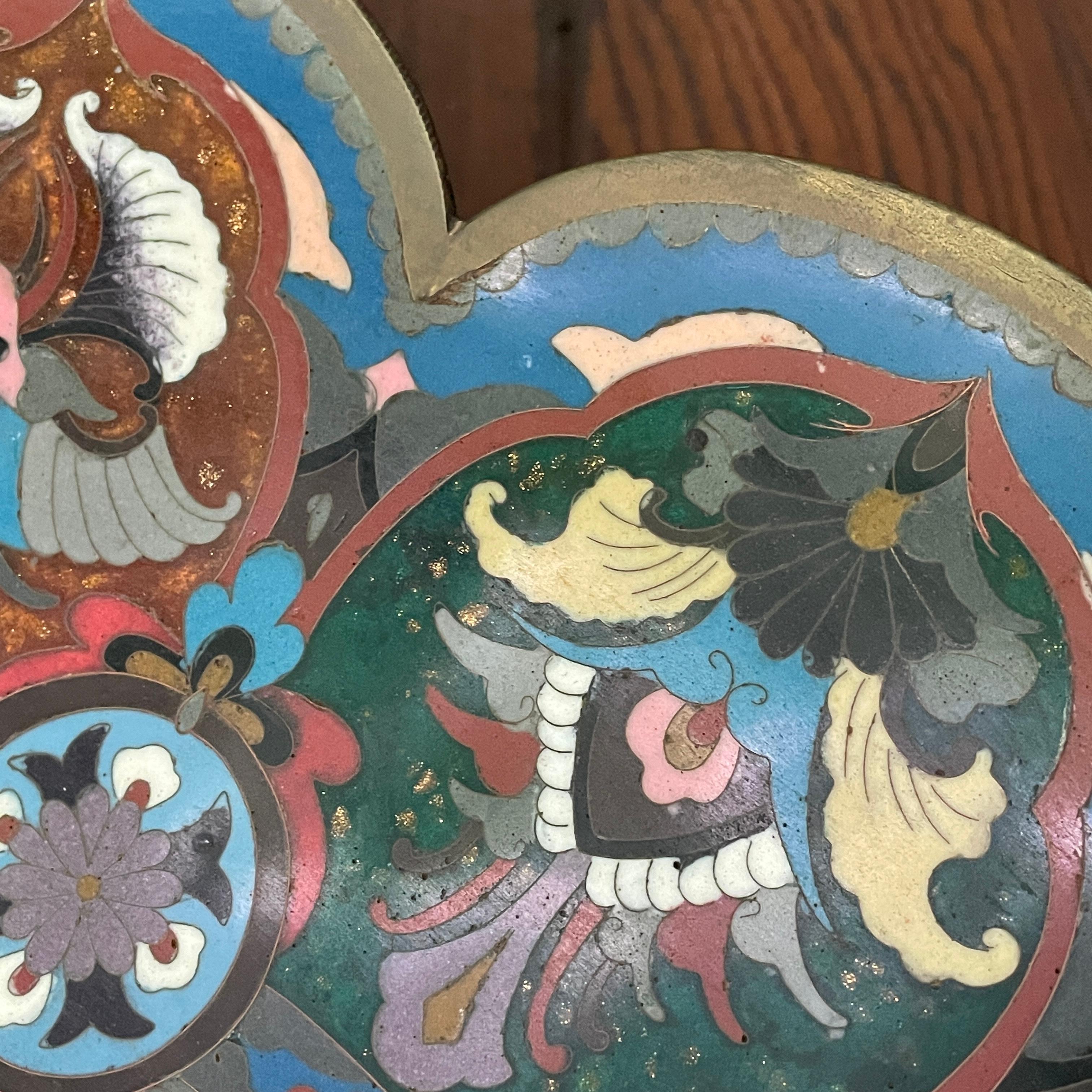 Plaque d'art mural pour chargeur XL en cloisonné de la période Meiji Dragon asiatique en émail en vente 1