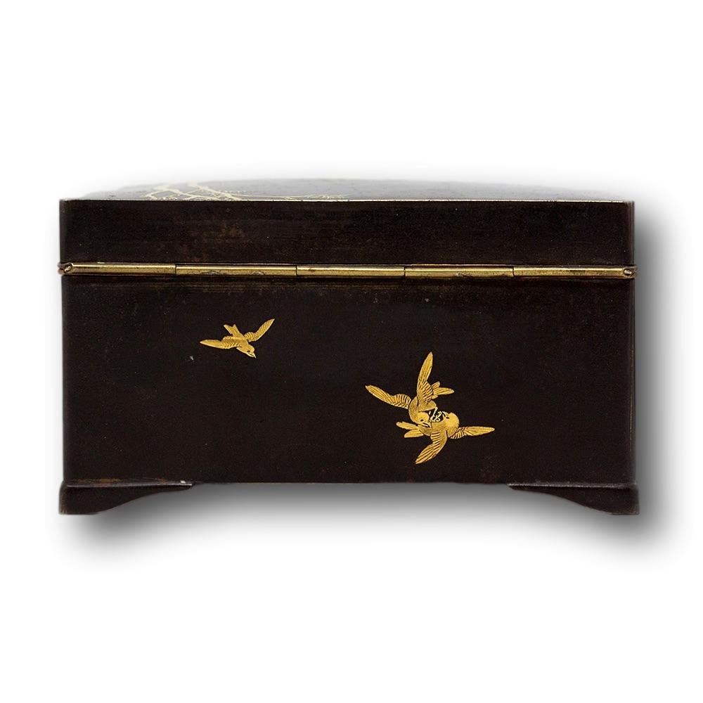 Caja de Damasquinado Japonesa del Periodo Meiji de Ashizuki con Oro y Plata siglo XIX en venta