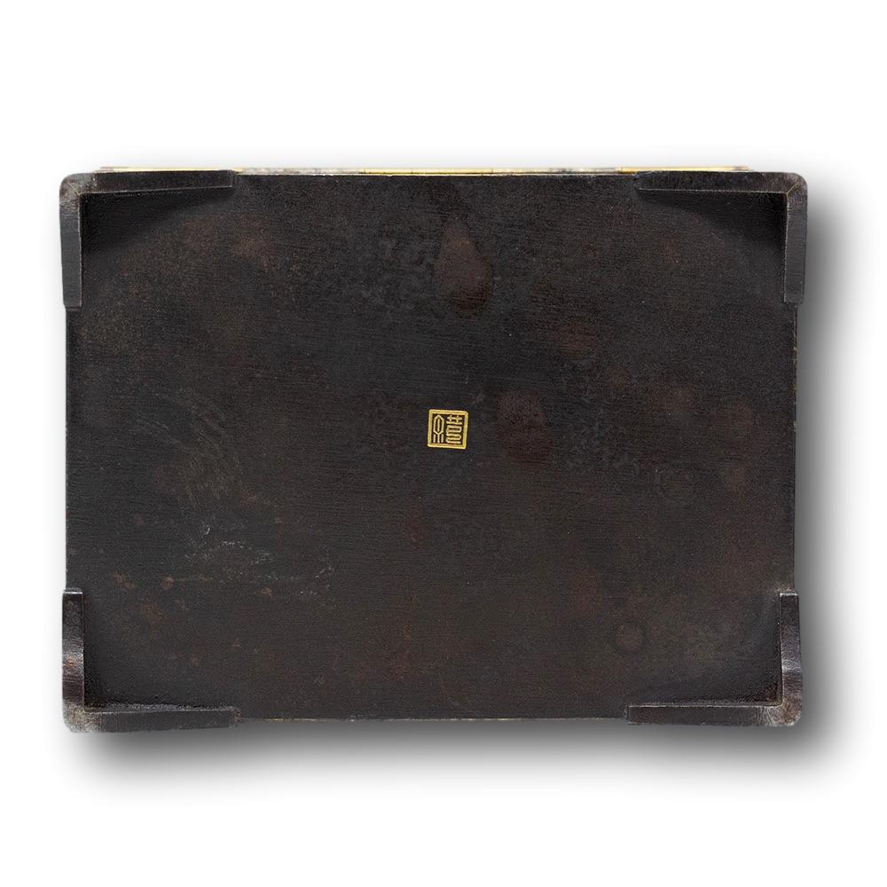 Caja de Damasquinado Japonesa del Periodo Meiji de Ashizuki con Oro y Plata en venta 2