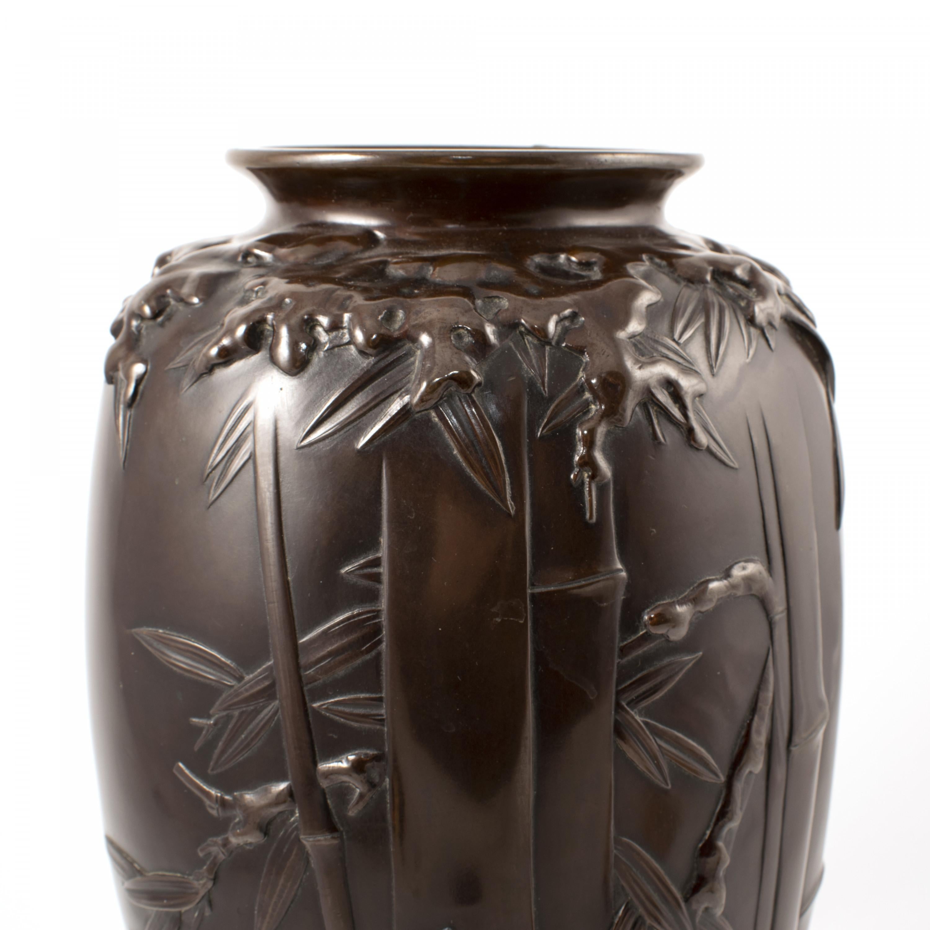 Japanese Meiji Period Dark Patinated Bronze Vase In Good Condition In Kastrup, DK