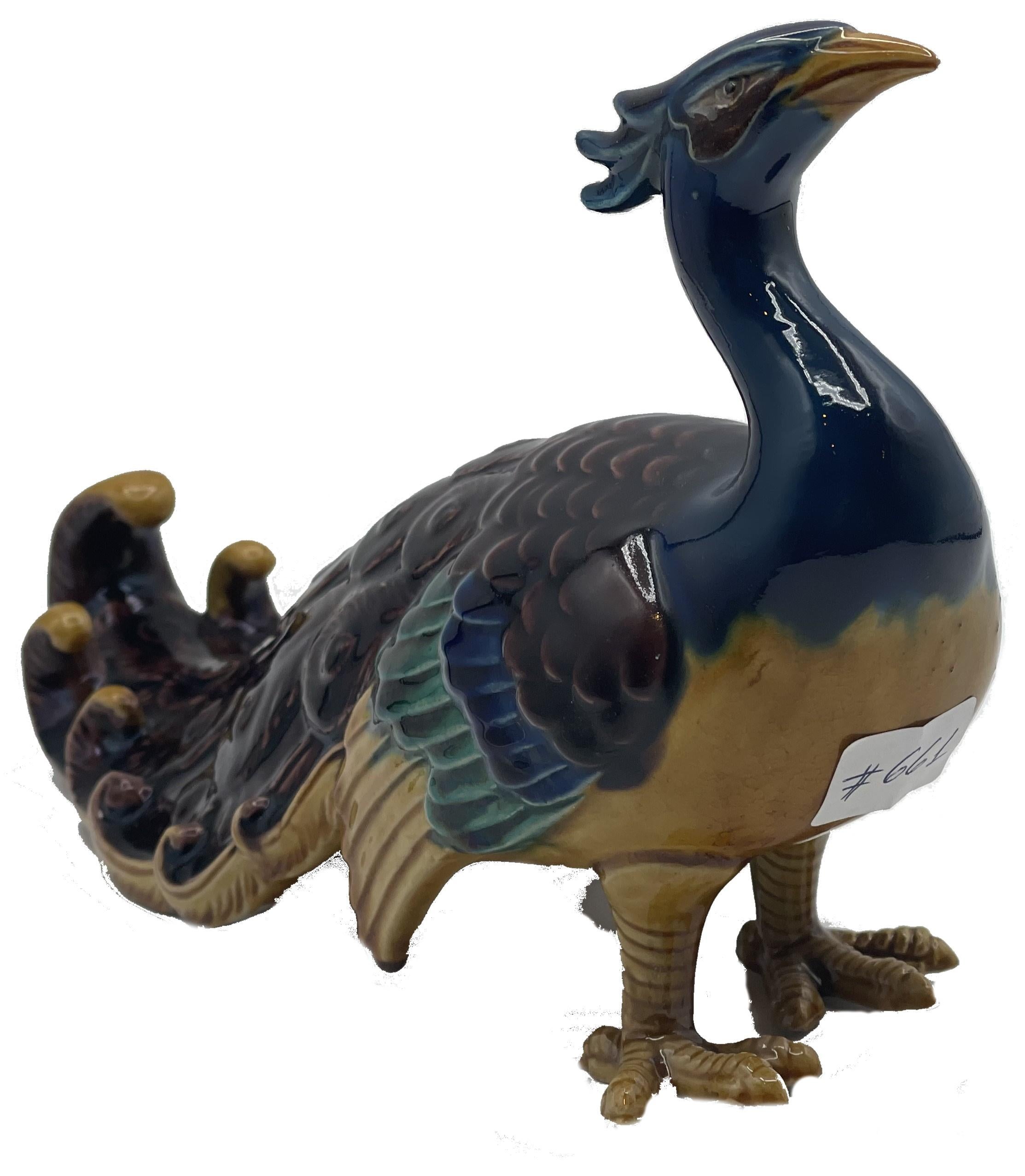Giapponese Pavone giapponese in ceramica Katan smaltata del periodo Meiji, 1890 ca. in vendita