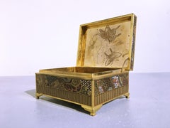 Boîte à dragon en pierre d'or cloisonnée de la période Meiji par Ota Jinnoei