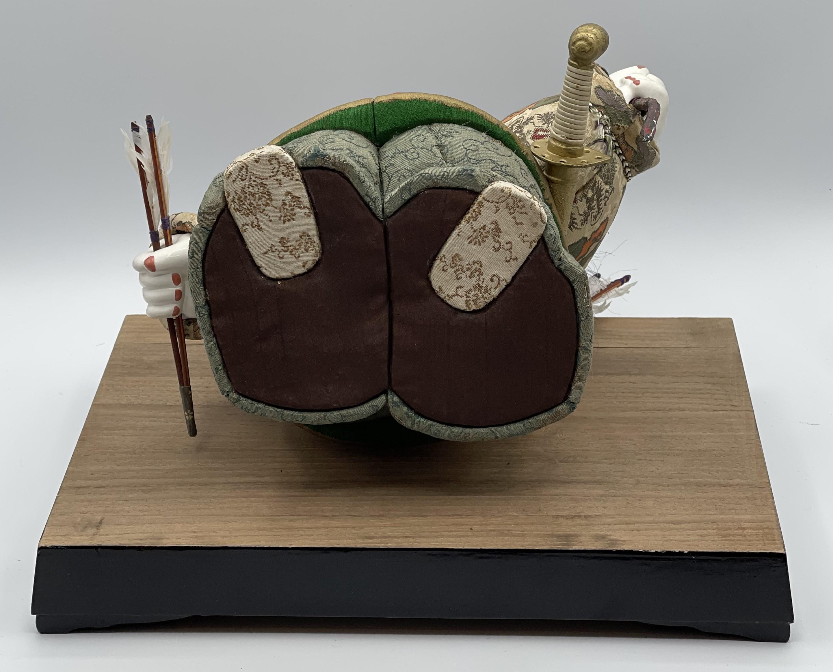 Inizio XX secolo Gosho Ningyô giapponese del periodo Meiji del Primo Imperatore, Jimmu, ca. 190 in vendita