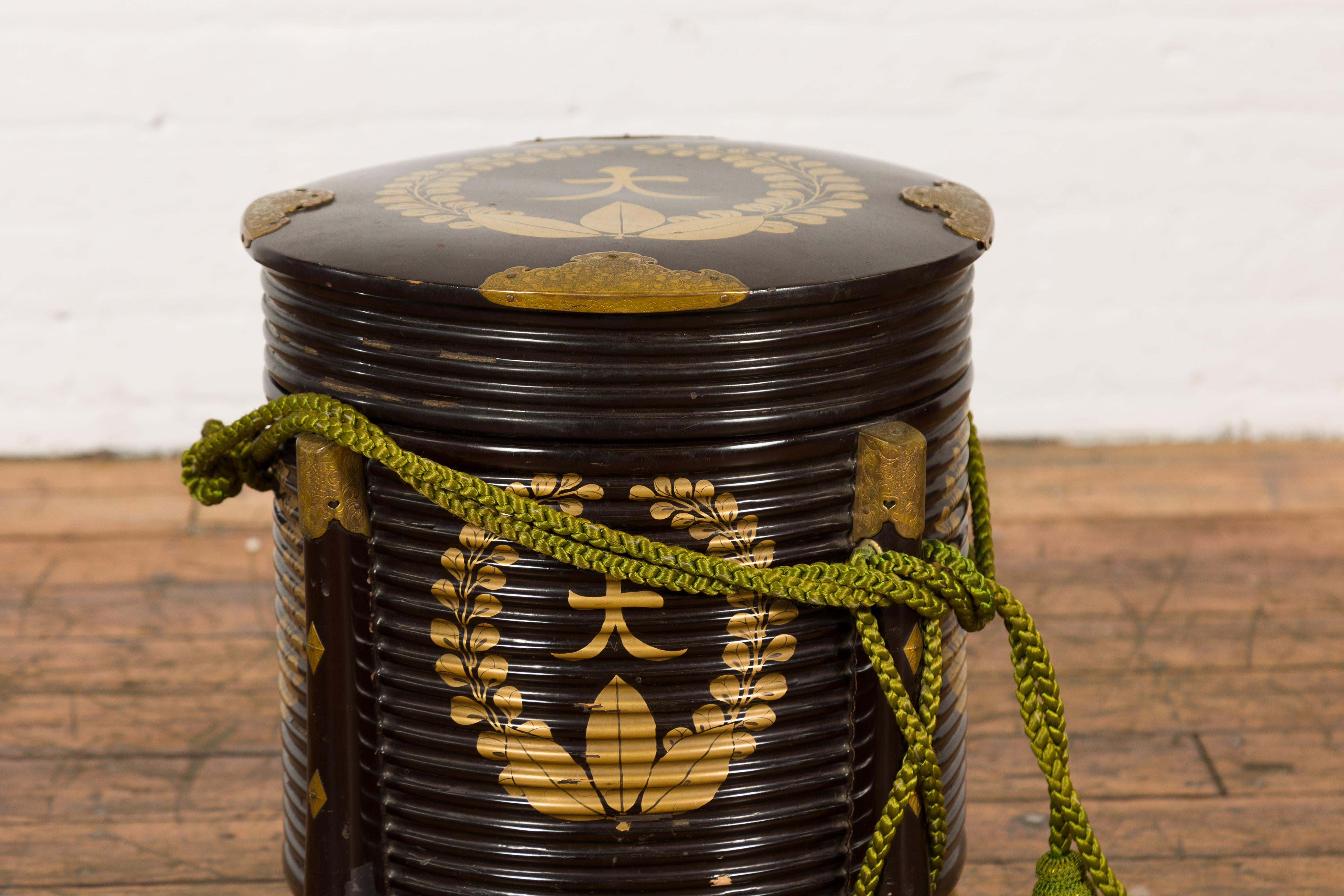 Japanese Meiji Period Hokai Lidded Box with Brass Accents and Original Rope In Good Condition For Sale In Yonkers, NY