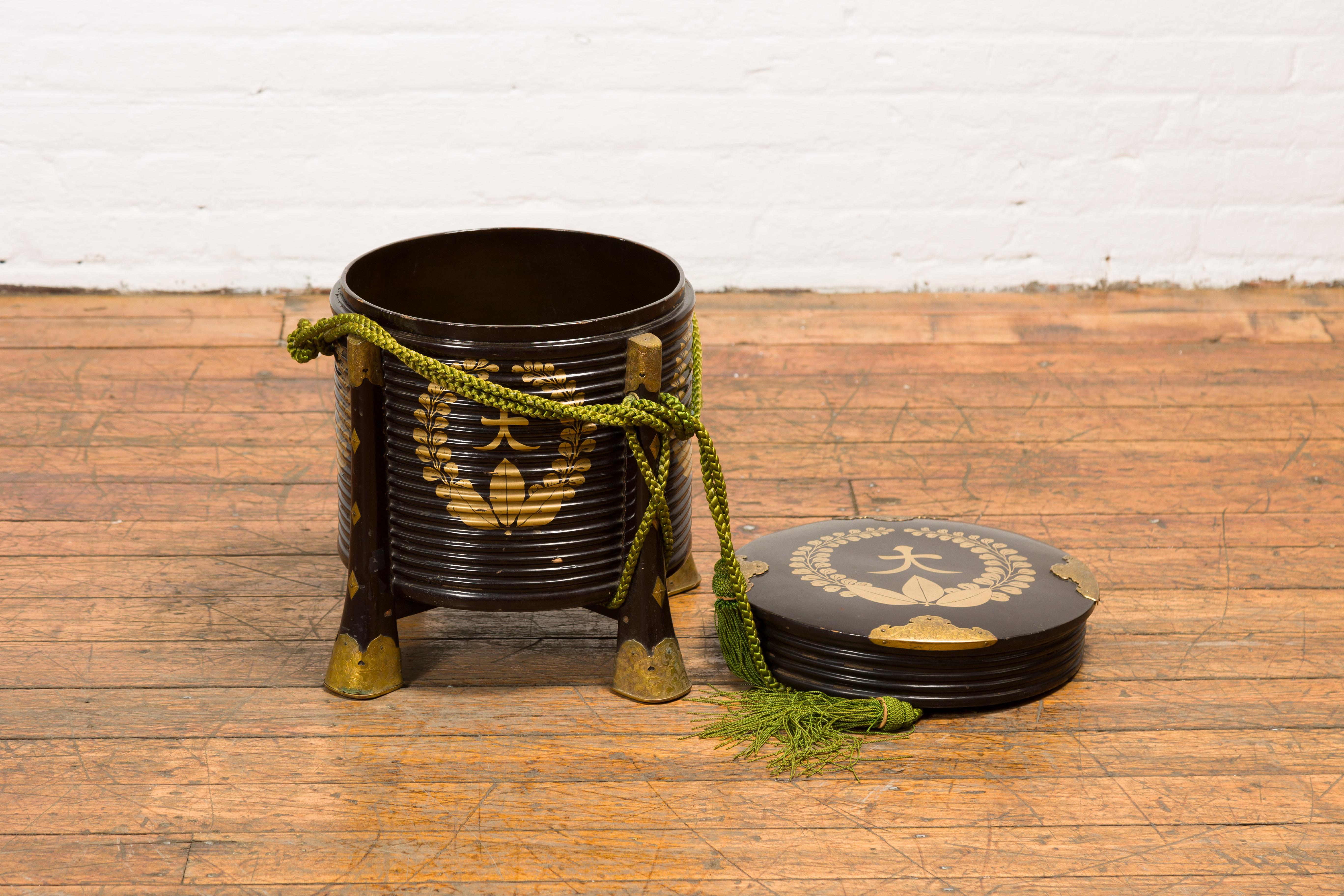 Japanese Meiji Period Hokai Lidded Box with Brass Accents and Original Rope For Sale 4