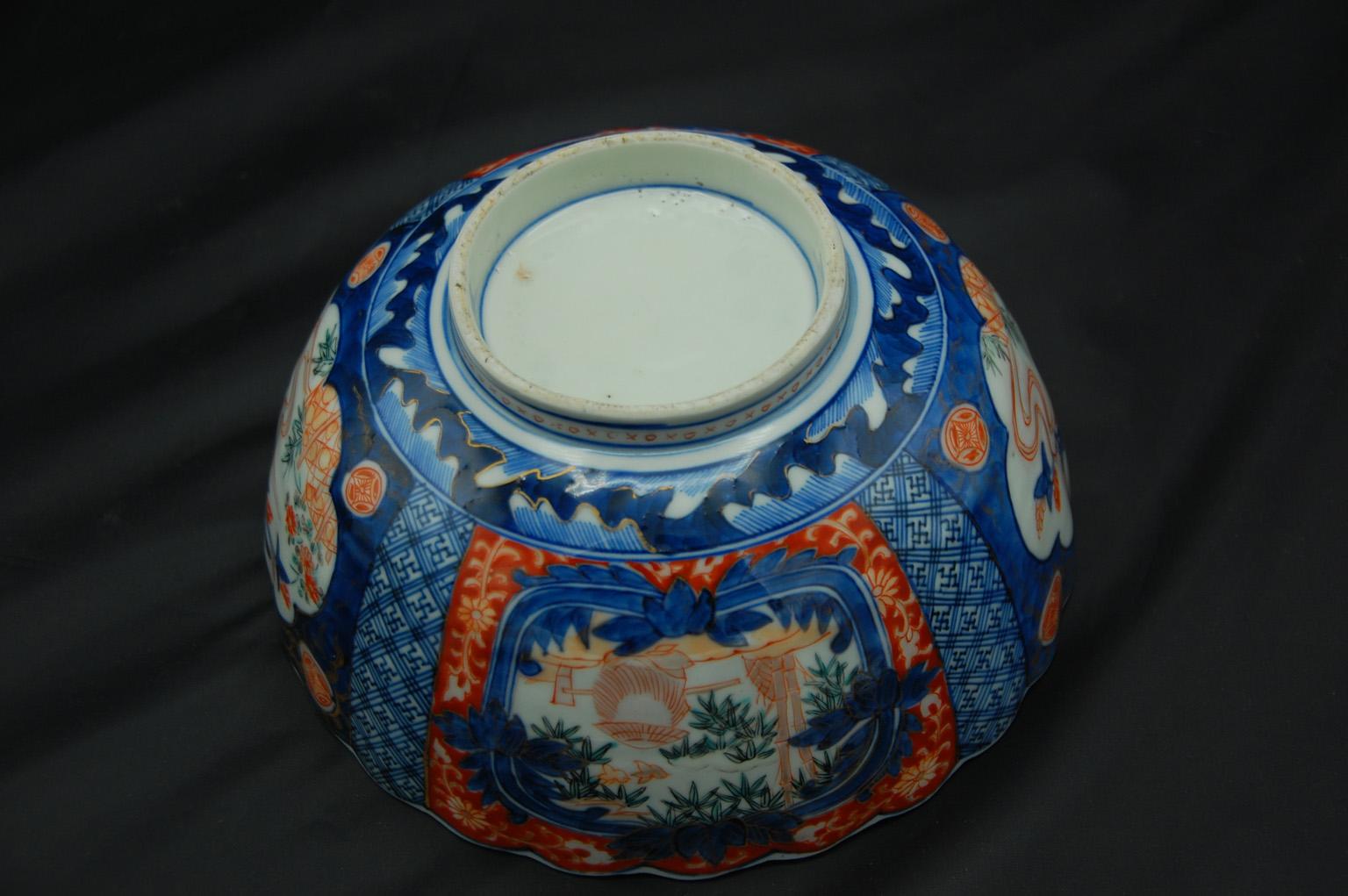 Hand-Painted Japanese Meiji Period Imari Scalloped Bowl