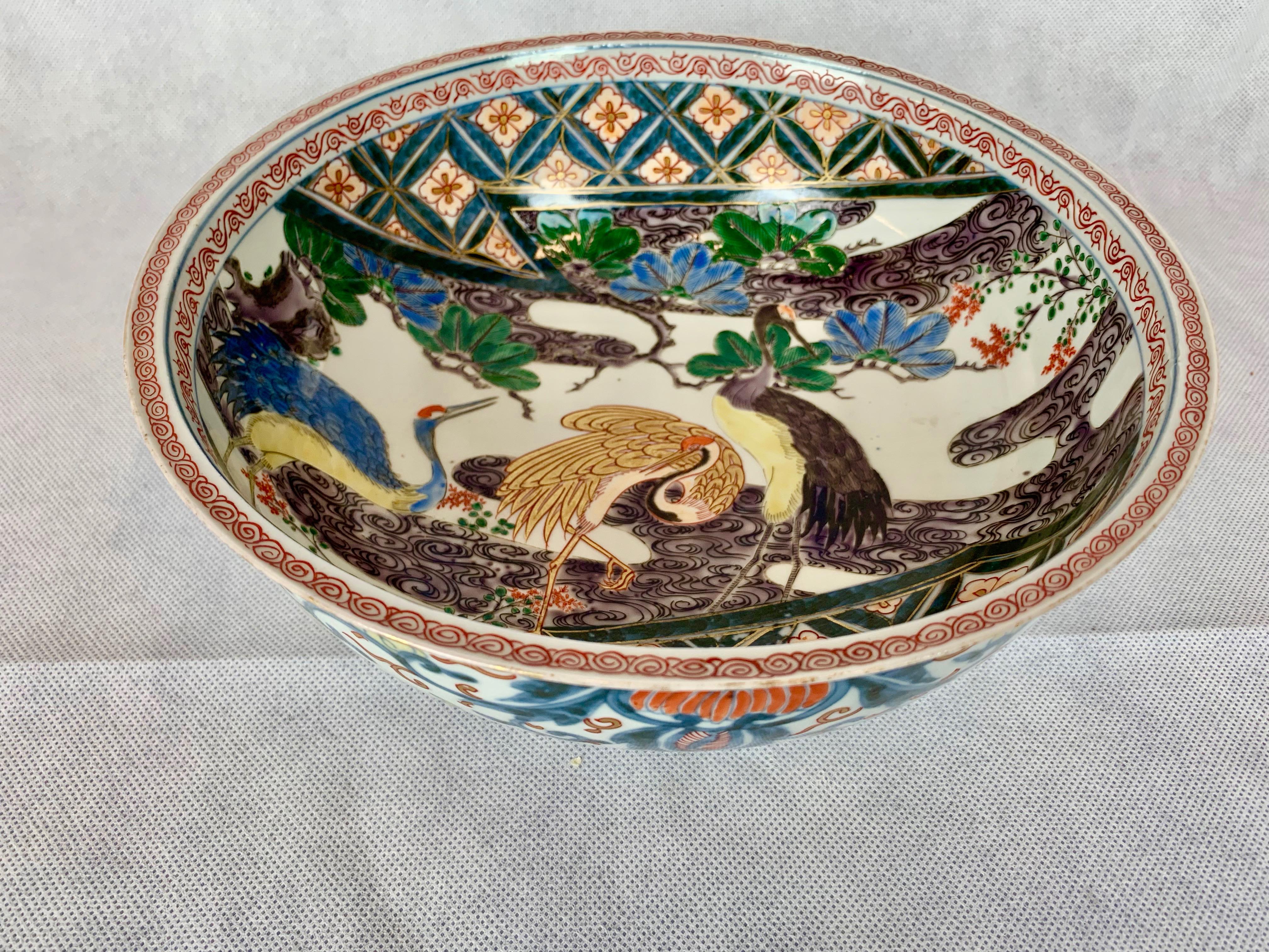 Imari-Porzellanschale aus der Meiji-Periode, Japan, 19. Jahrhundert (Japonismus) im Angebot