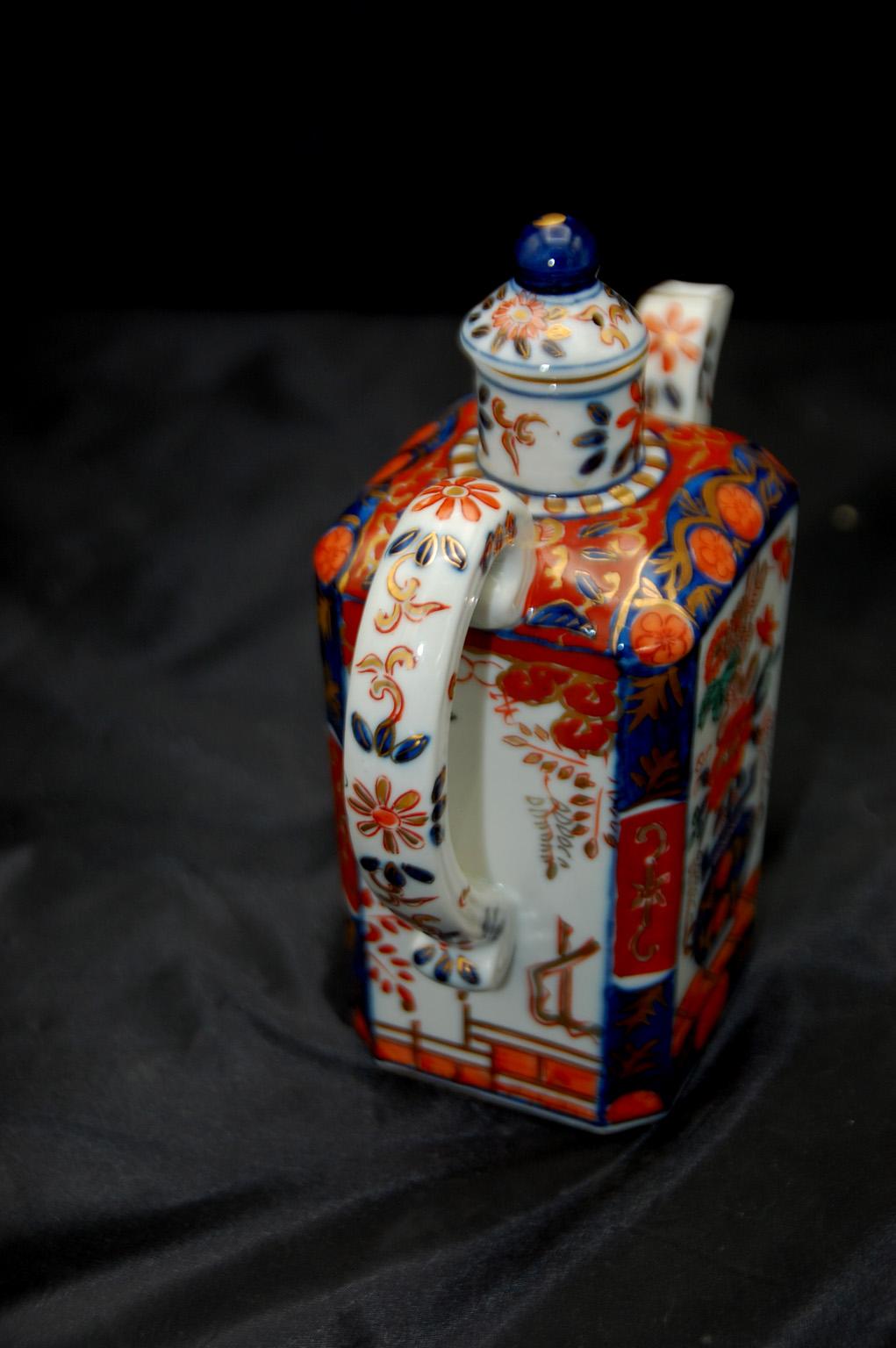 Porcelain Japanese Meiji Period Imari Saki Pot with Original Lid