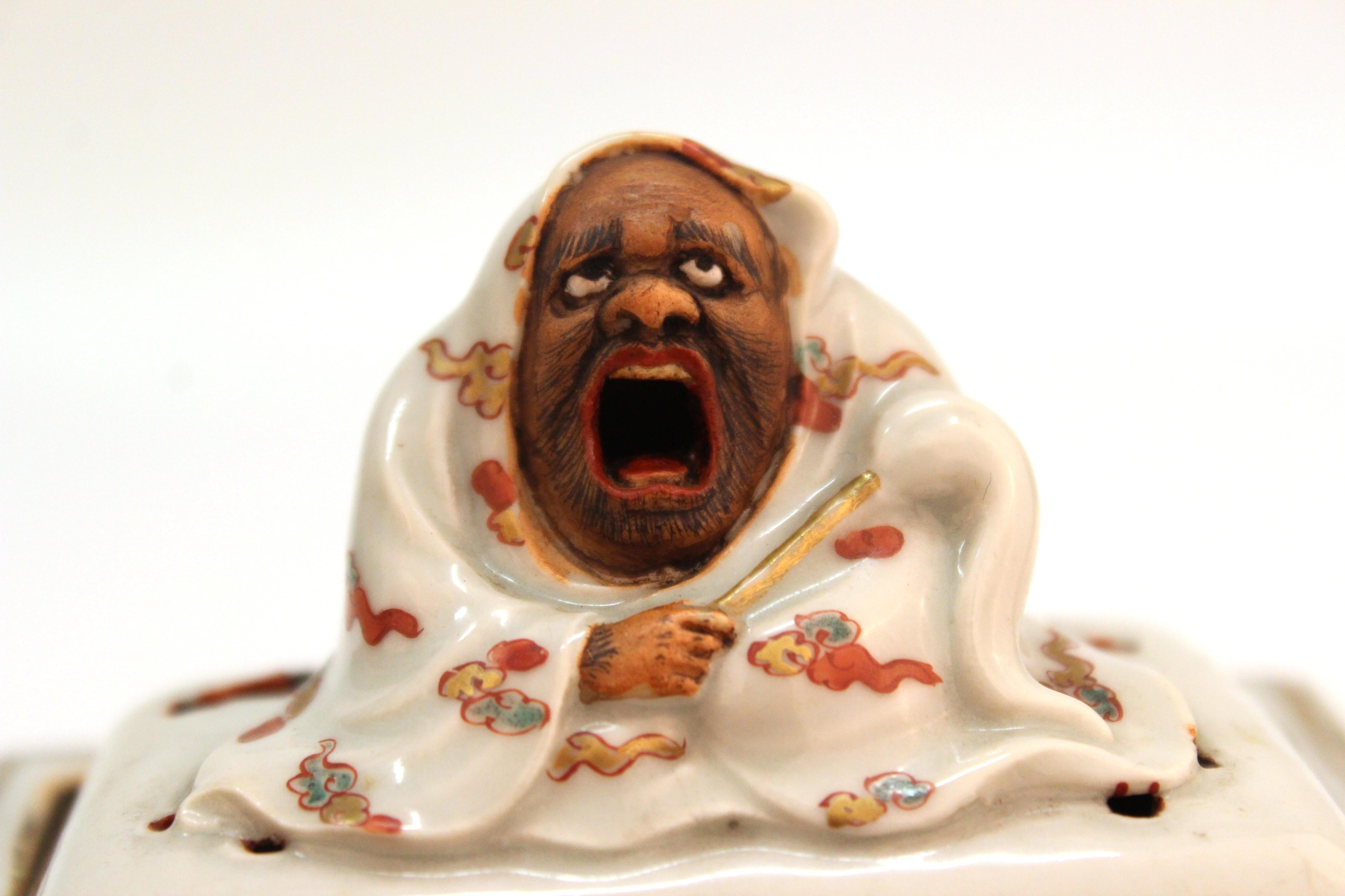 Japanese Meiji Period Kakiemon Porcelain Incense Burner of Daruma 9