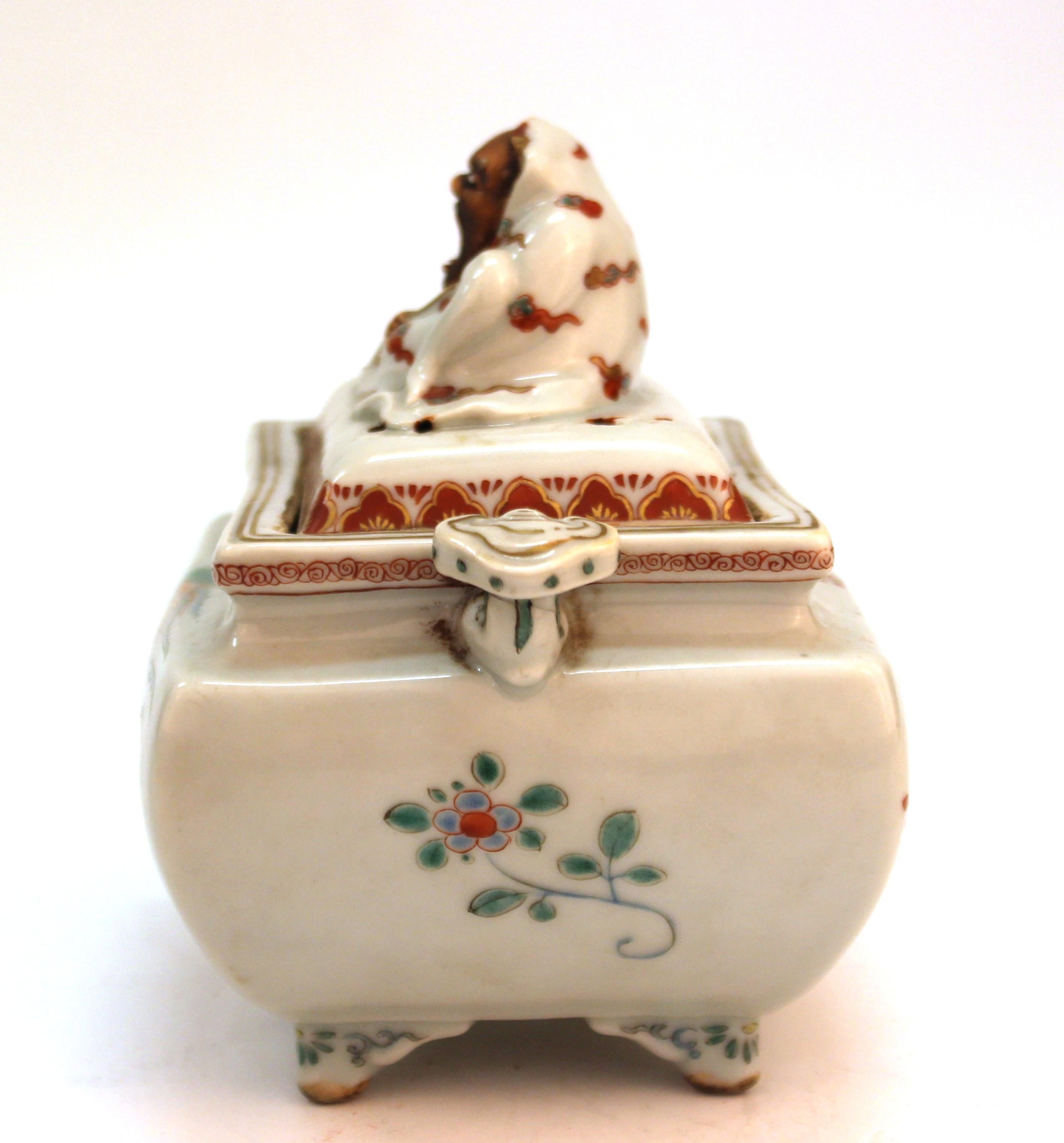 Japanese Meiji Period Kakiemon Porcelain Incense Burner of Daruma 2