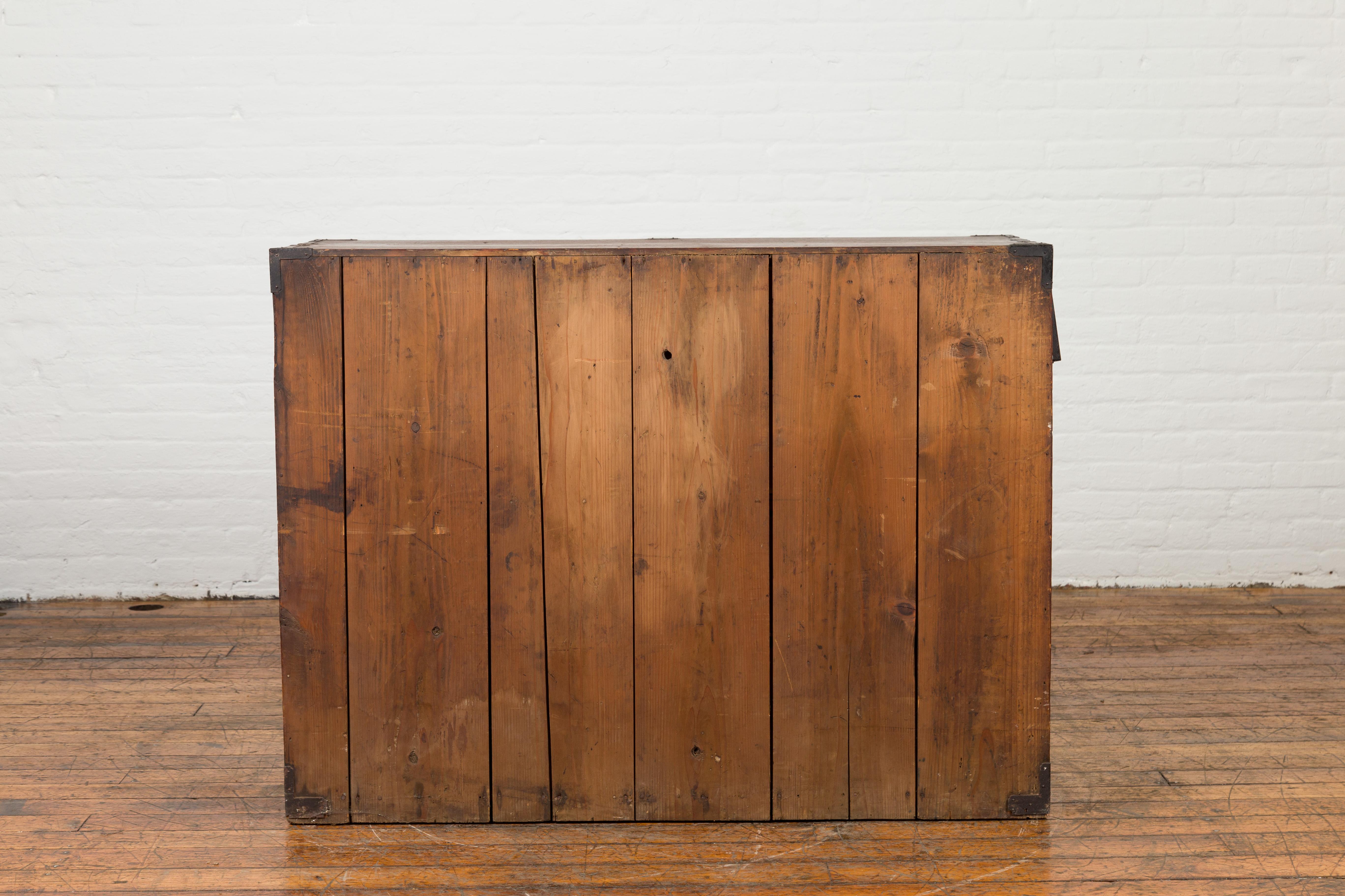 Japanische Garderobenkommode aus Keyaki-Holz Tansu aus der japanischen Meiji-Periode im Sendai-Stil im Angebot 8