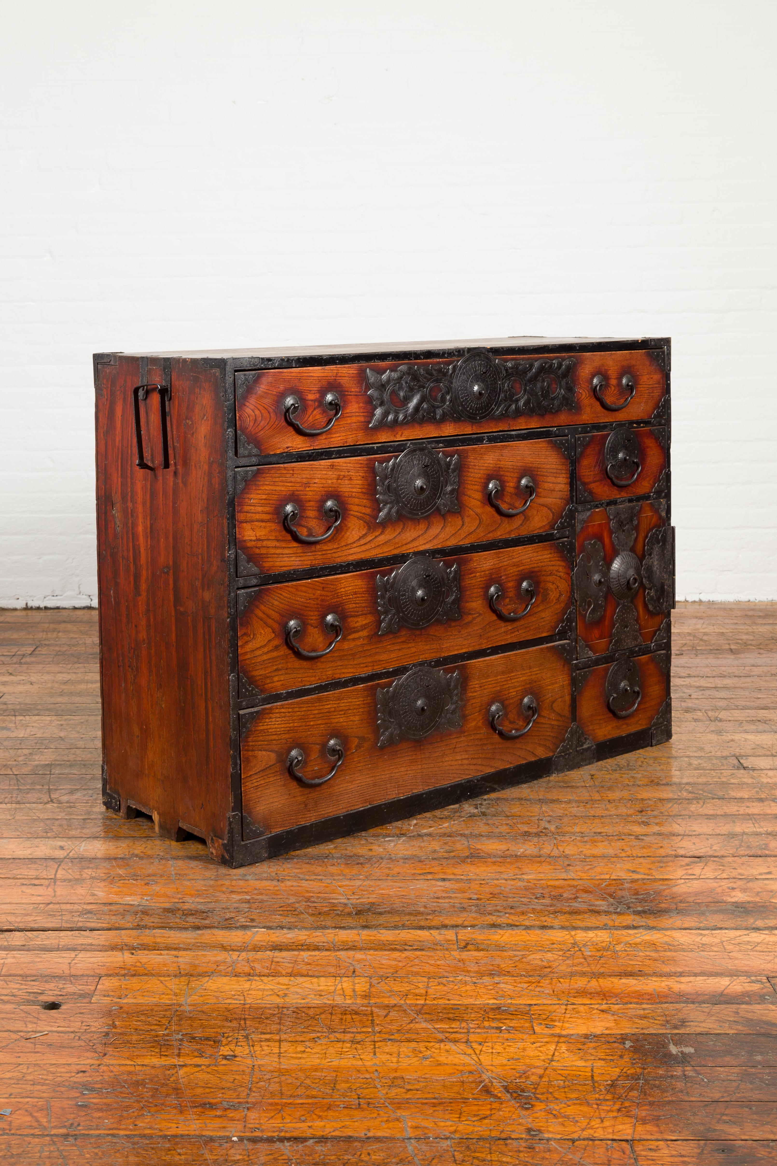 Japanese Meiji Period Keyaki Wood Tansu Clothing Chest in the Sendai Style In Good Condition For Sale In Yonkers, NY