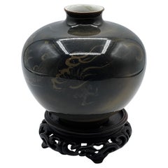 Jarrón japonés de porcelana verde oliva y dorada Koransha del periodo Meiji, ca. 1880