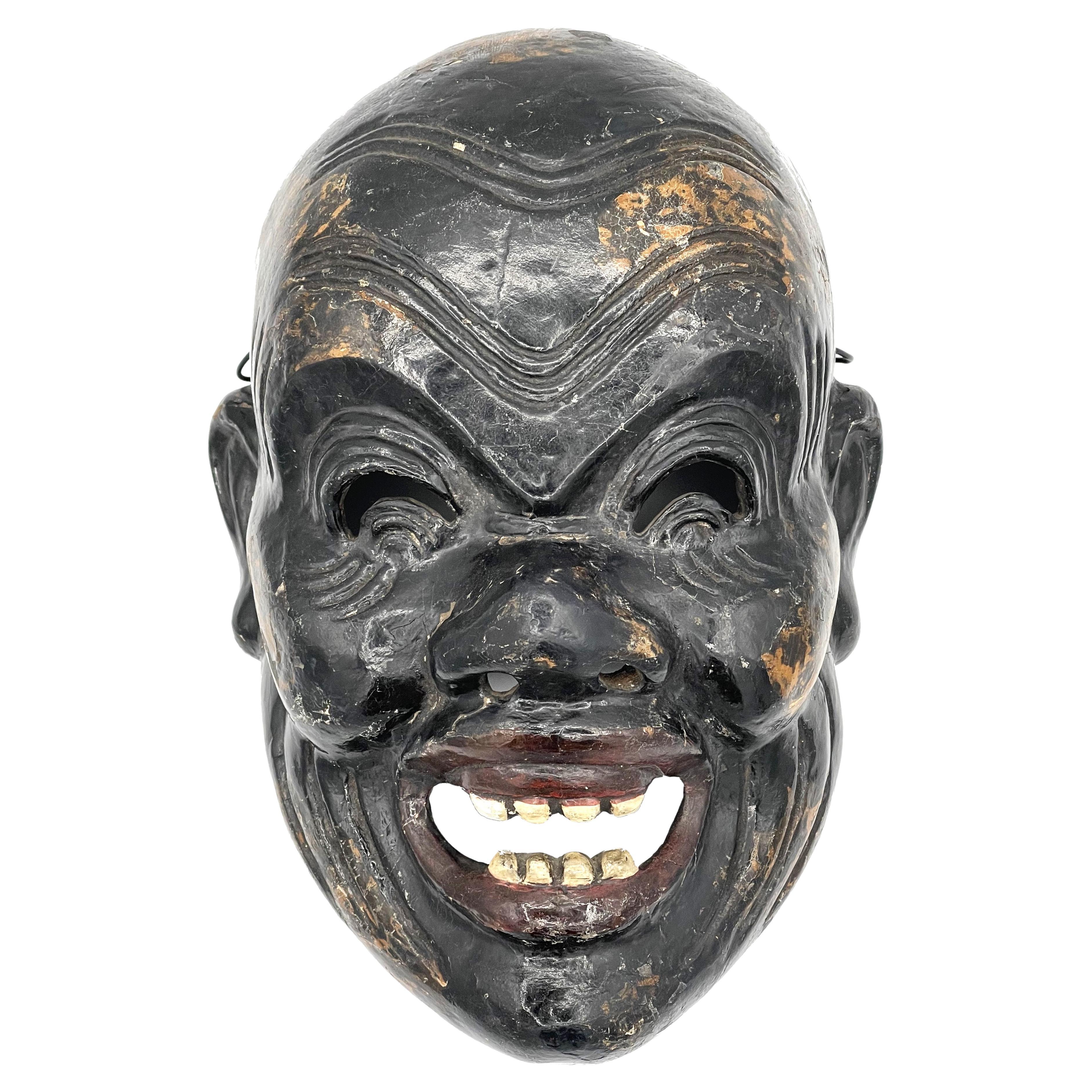 Máscara de madera de hombre negro del teatro cómico Kyogen japonés del periodo Meiji, 1910 en venta