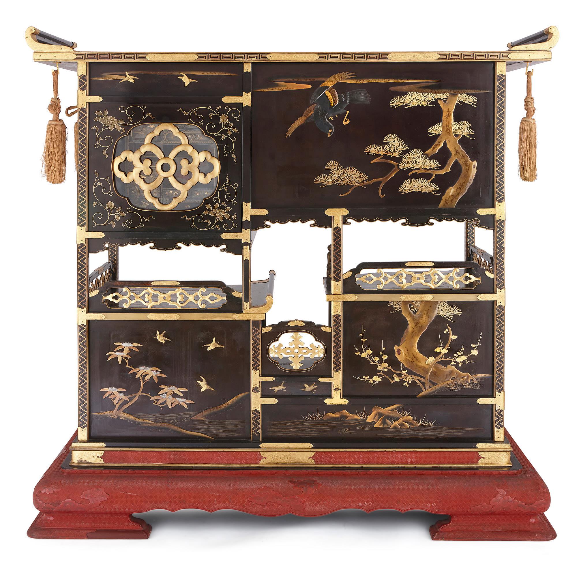Japanese Meiji Period Lacquer Maki-E Cabinet In Good Condition In London, GB