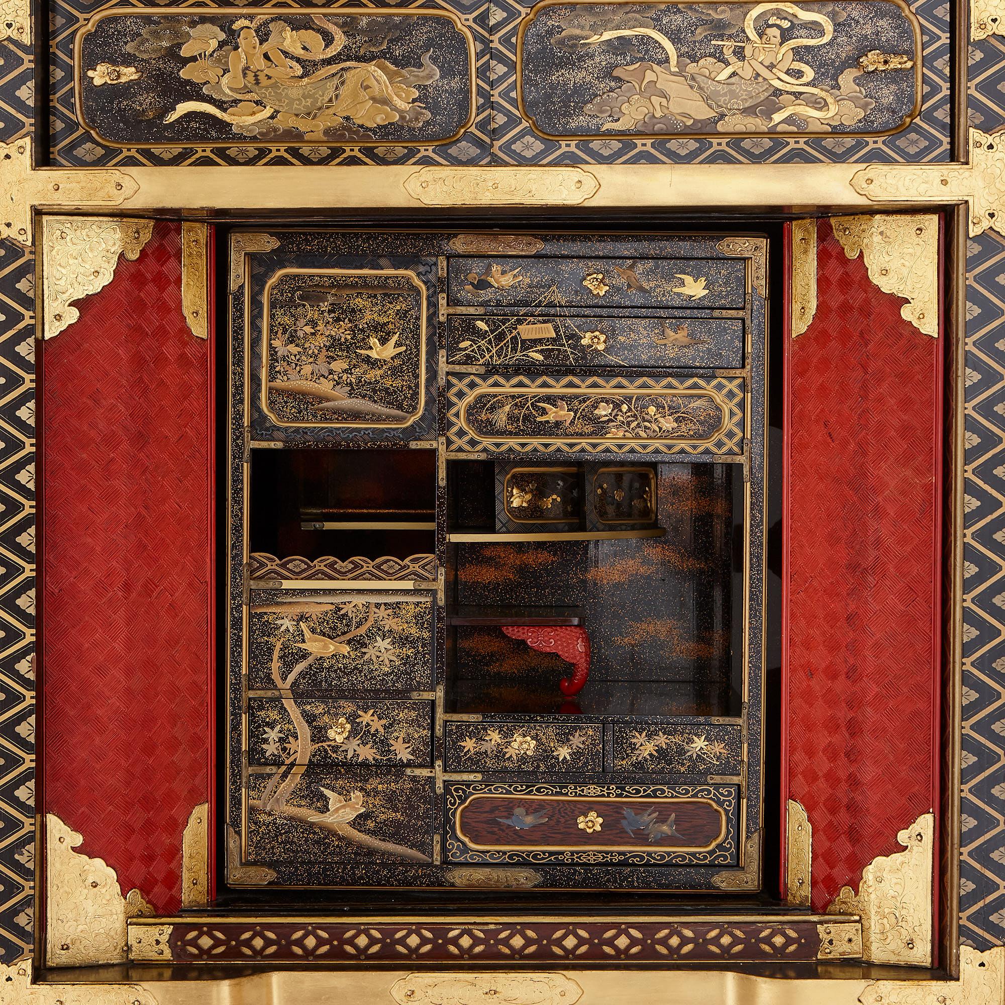 Japanese Meiji Period Lacquer Maki-E Cabinet 1