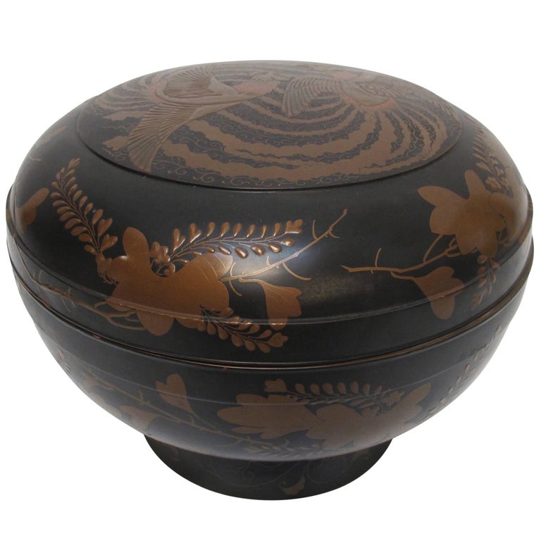 Japanese Meiji Period Lacquered Lidded Bowl For Sale at 1stDibs
