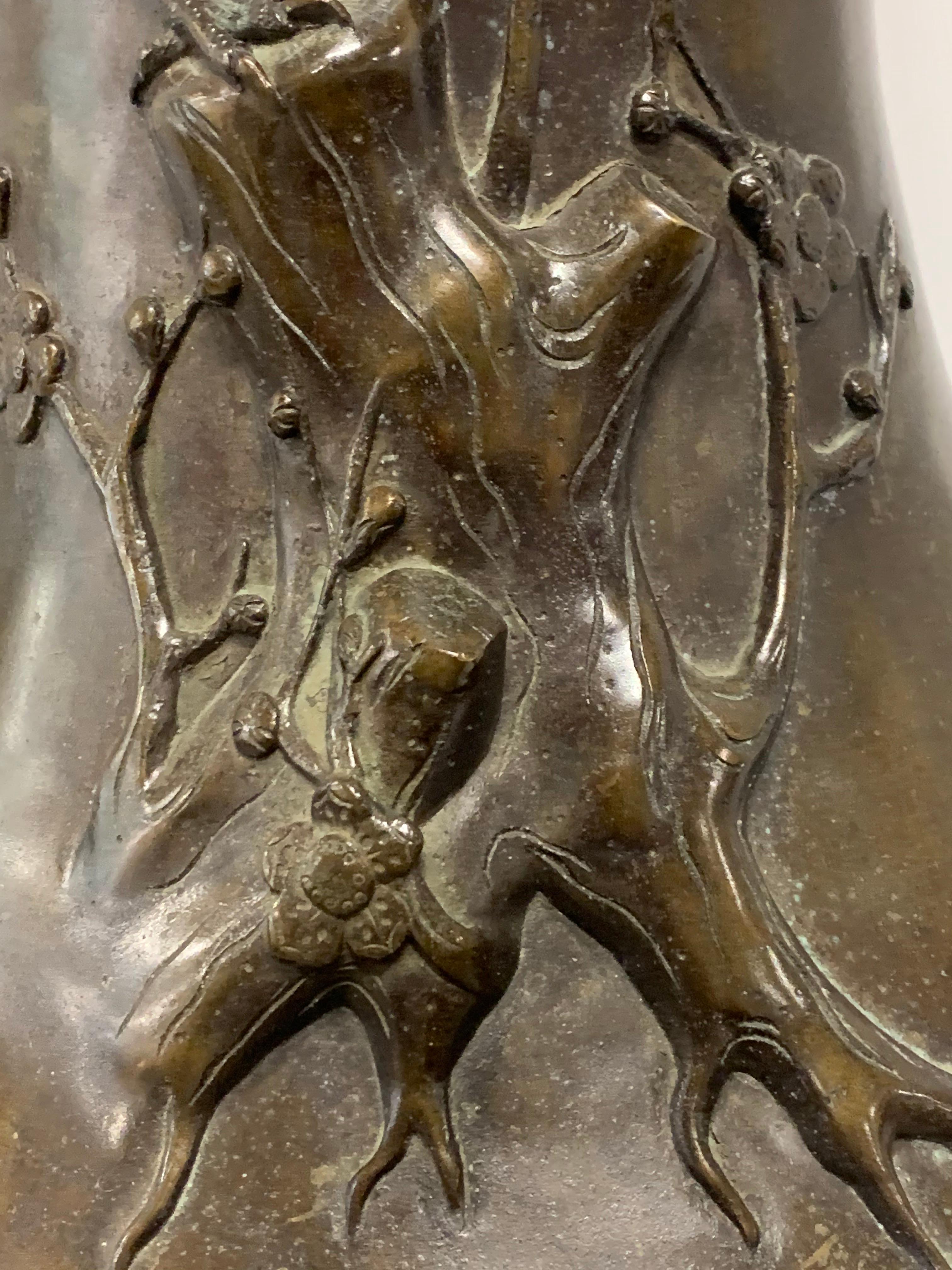 Japanese Meiji Period Large Bronze Vessel In Good Condition For Sale In Palm Springs, CA