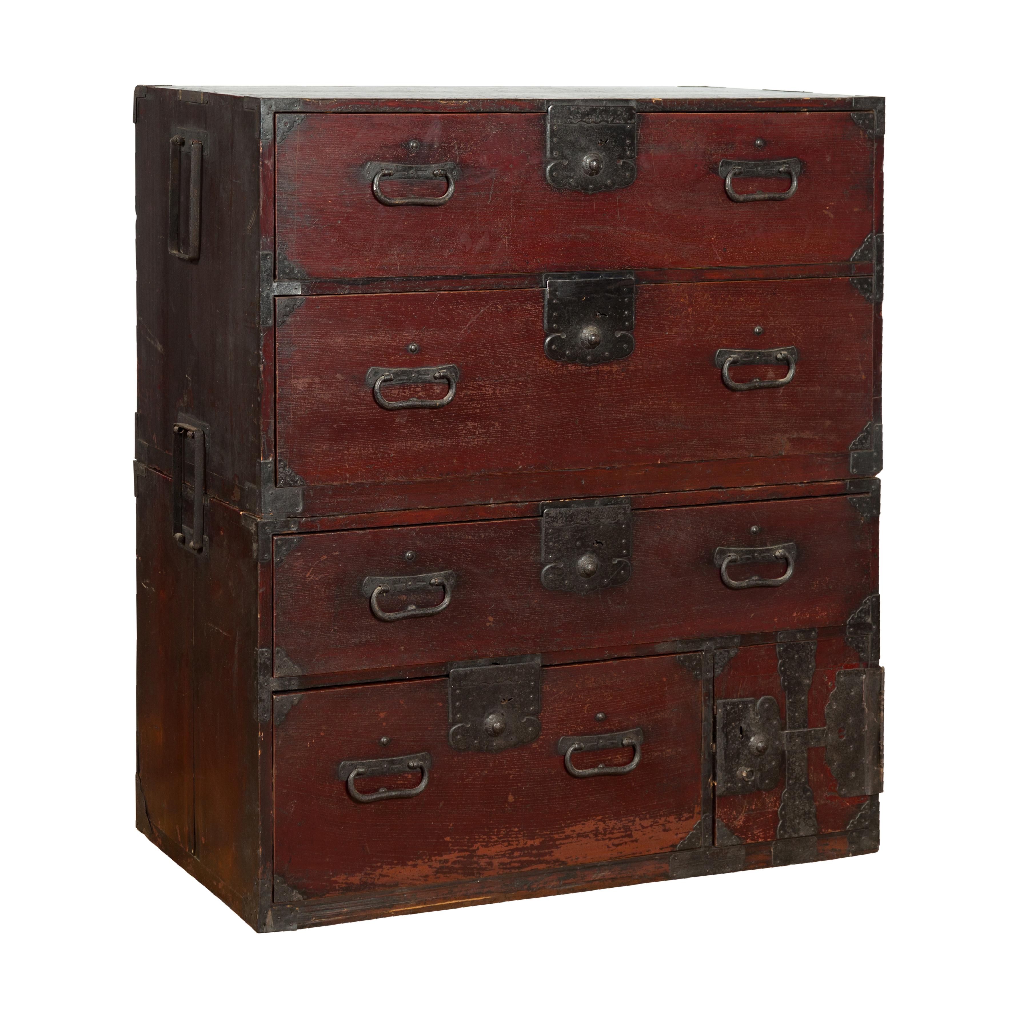 Japanese Meiji Period Late 19th Century Isho-Dansu Chest with Iron Hardware For Sale 9