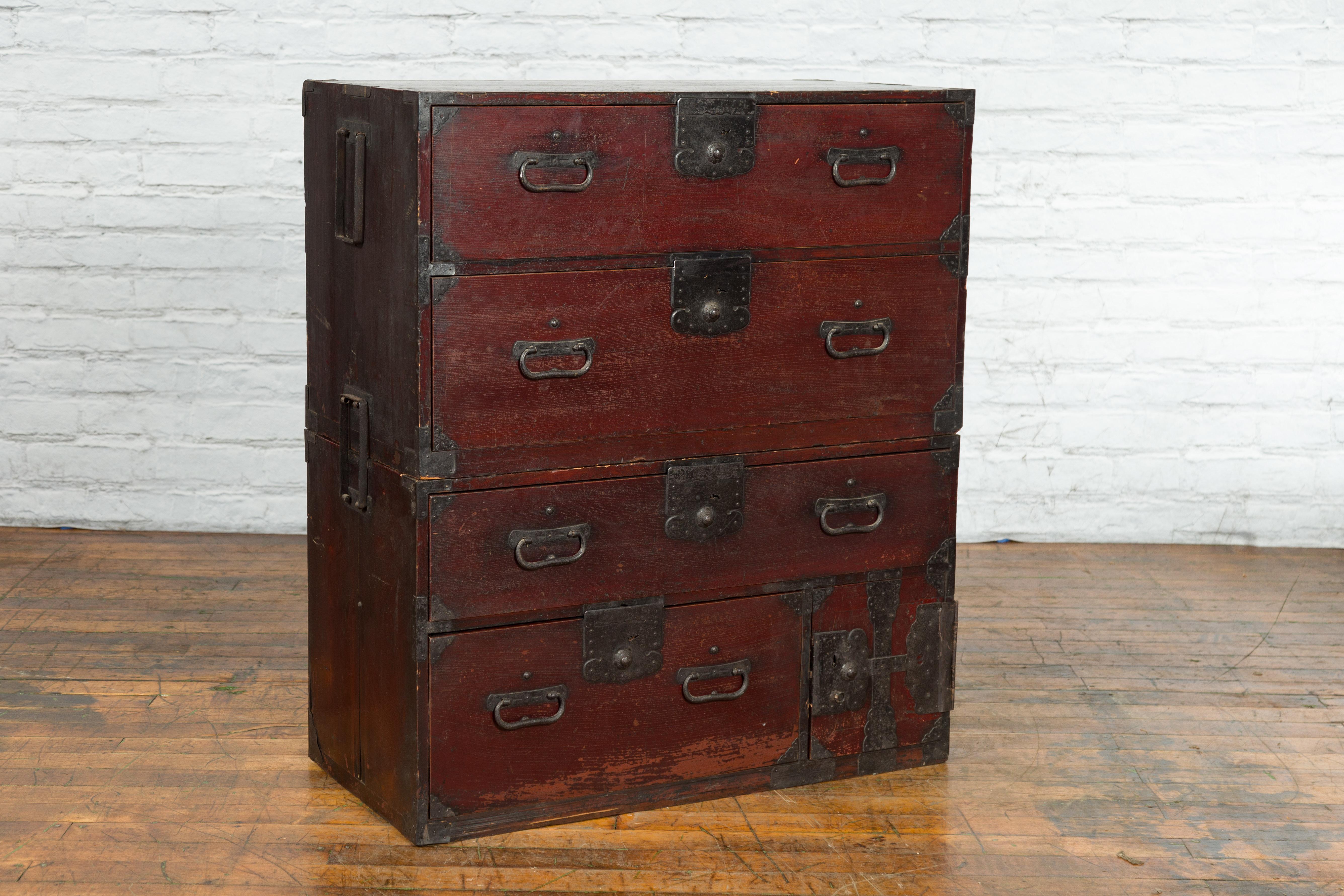 Japanese Meiji Period Late 19th Century Isho-Dansu Chest with Iron Hardware For Sale 3